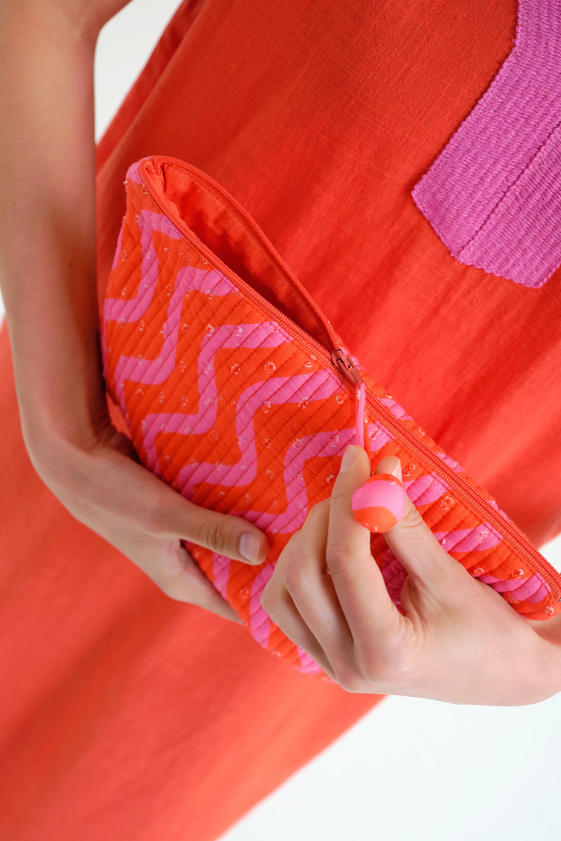 Bolso con estampado Wave Red & Pink - Image 3