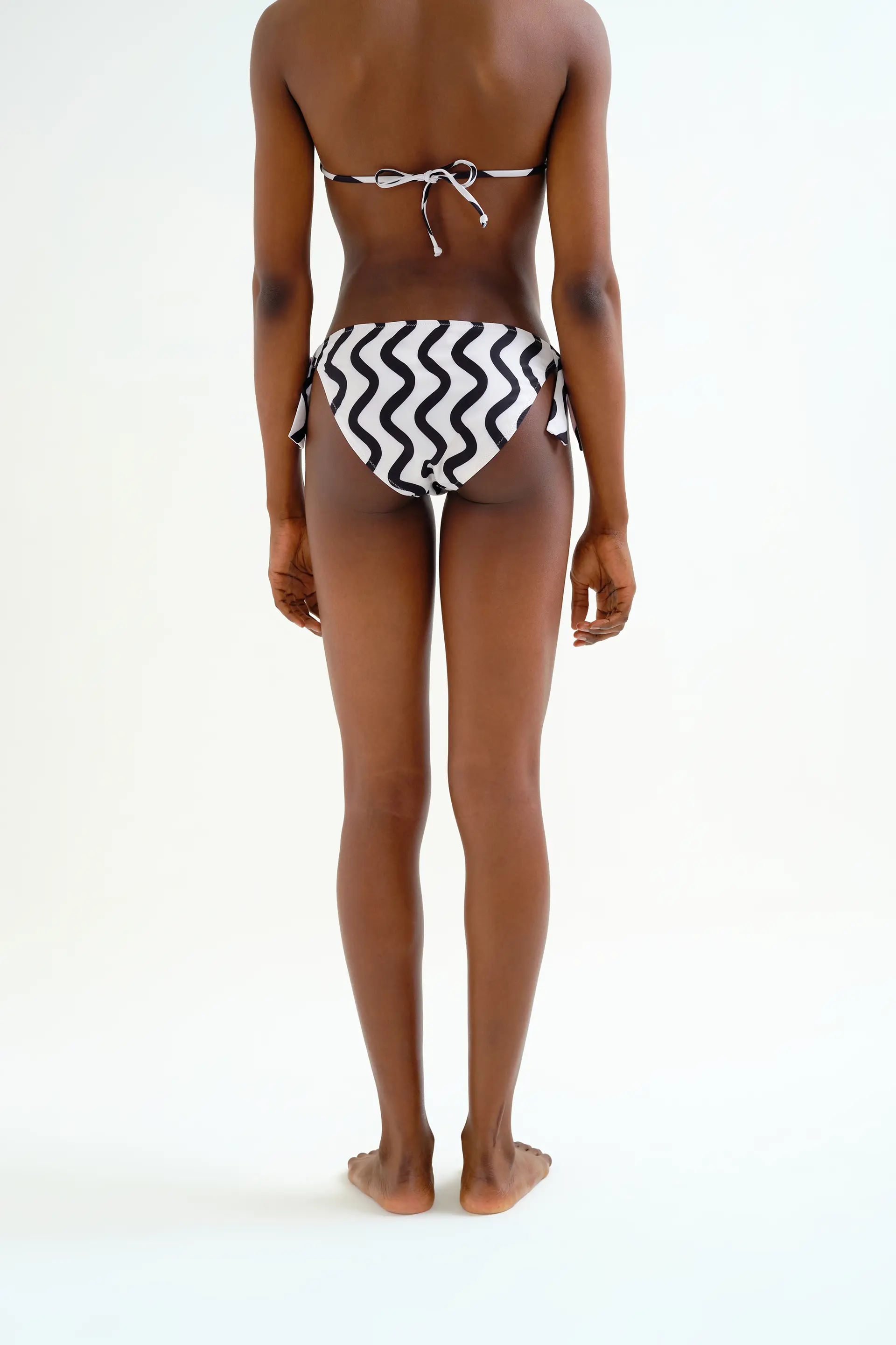 Braguita Bikini lazada con estampado Wave Black & White - Image 3