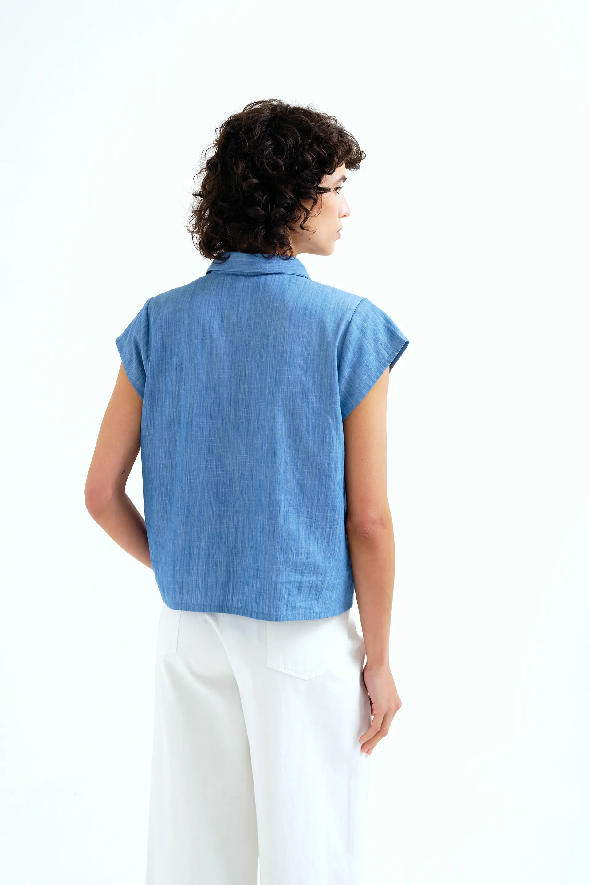 Camisa 100% algodón chambray azul claro manga corta - Image 3