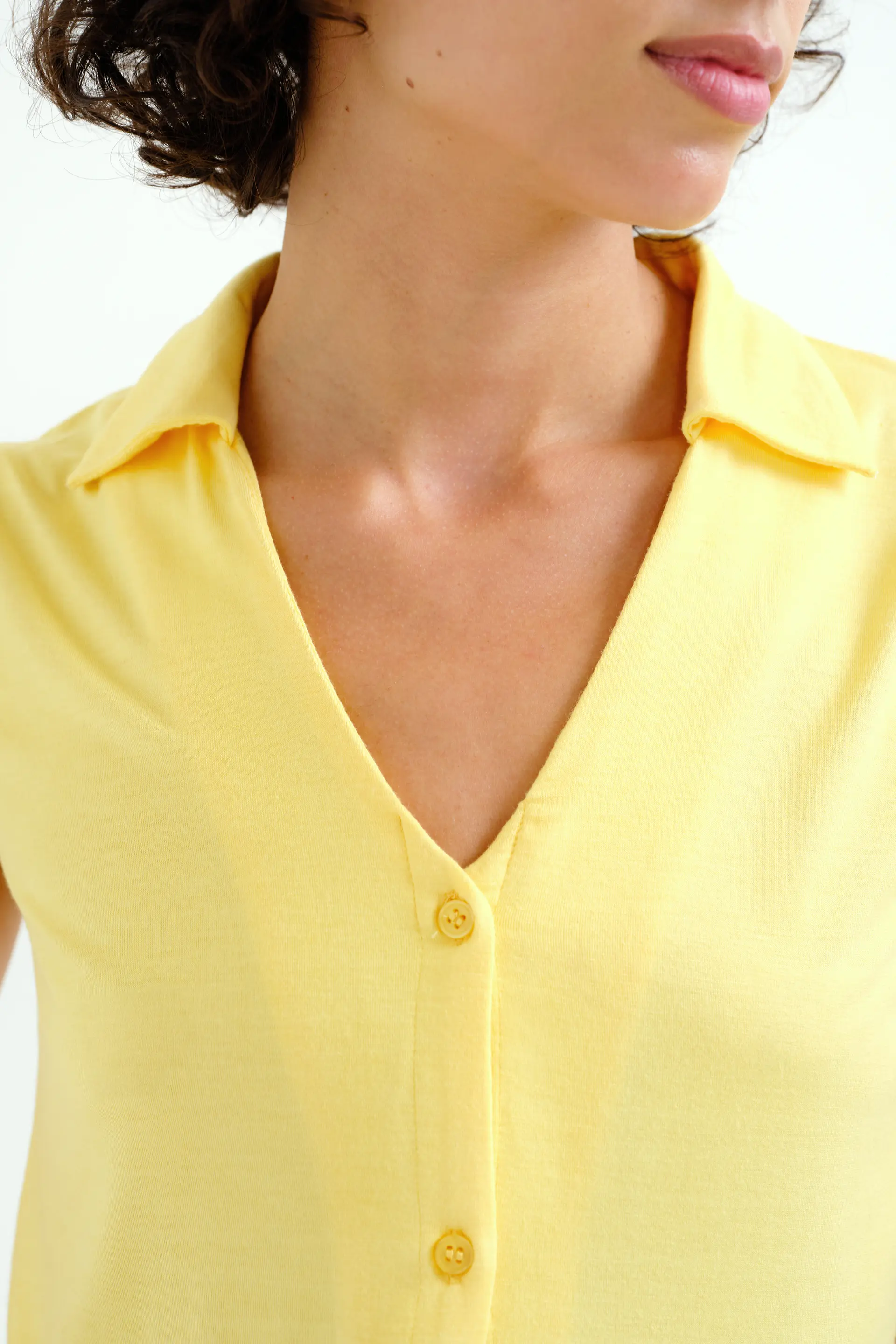 Camisa básica amarillo - Image 4