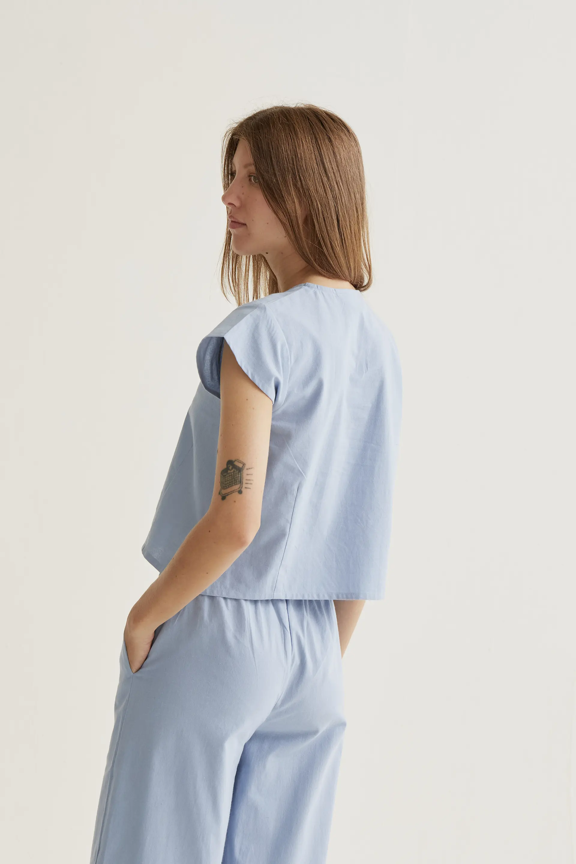 Camisa con detalles de margaritas - Image 3
