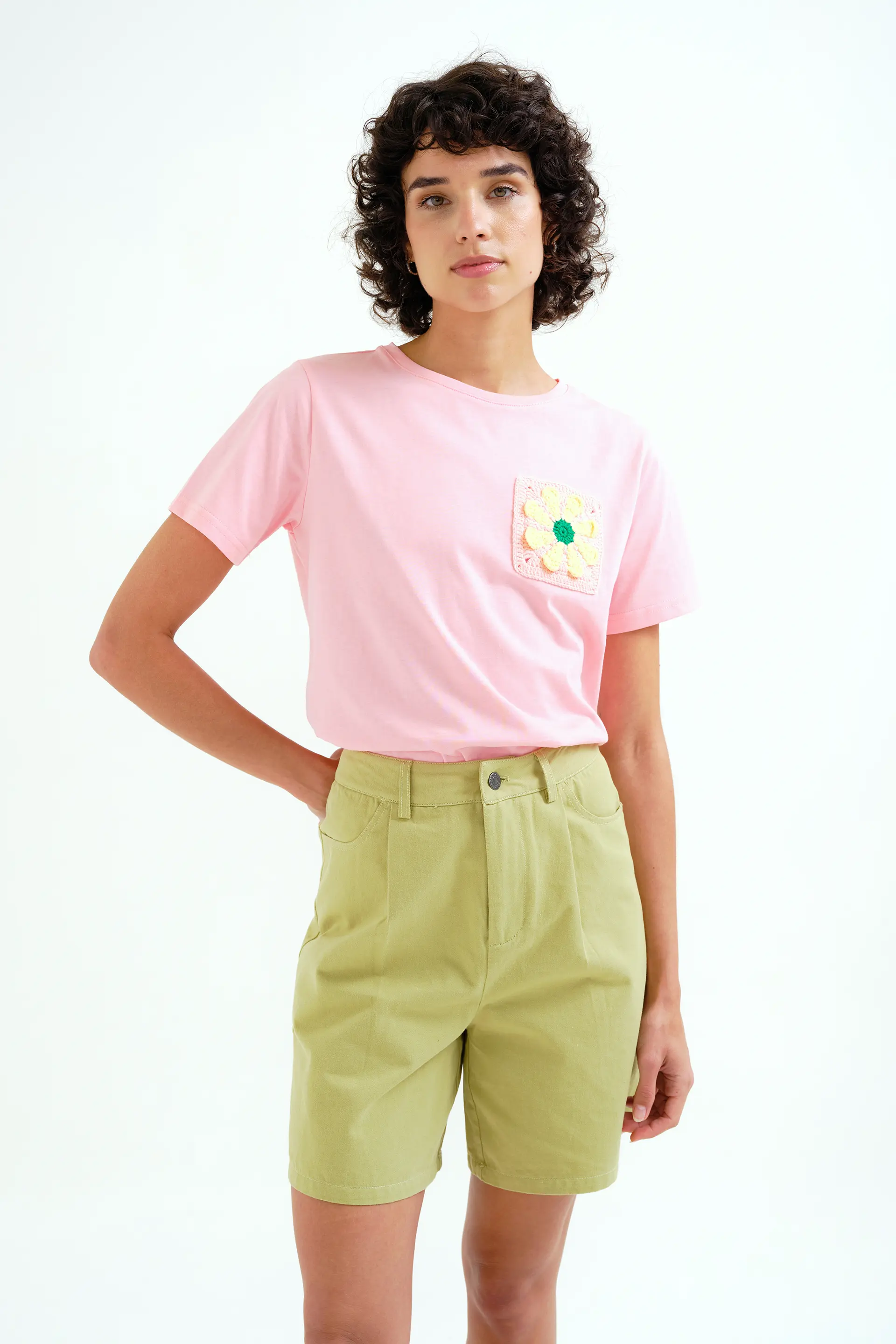 Camiseta 100% algodón con girasol bordado