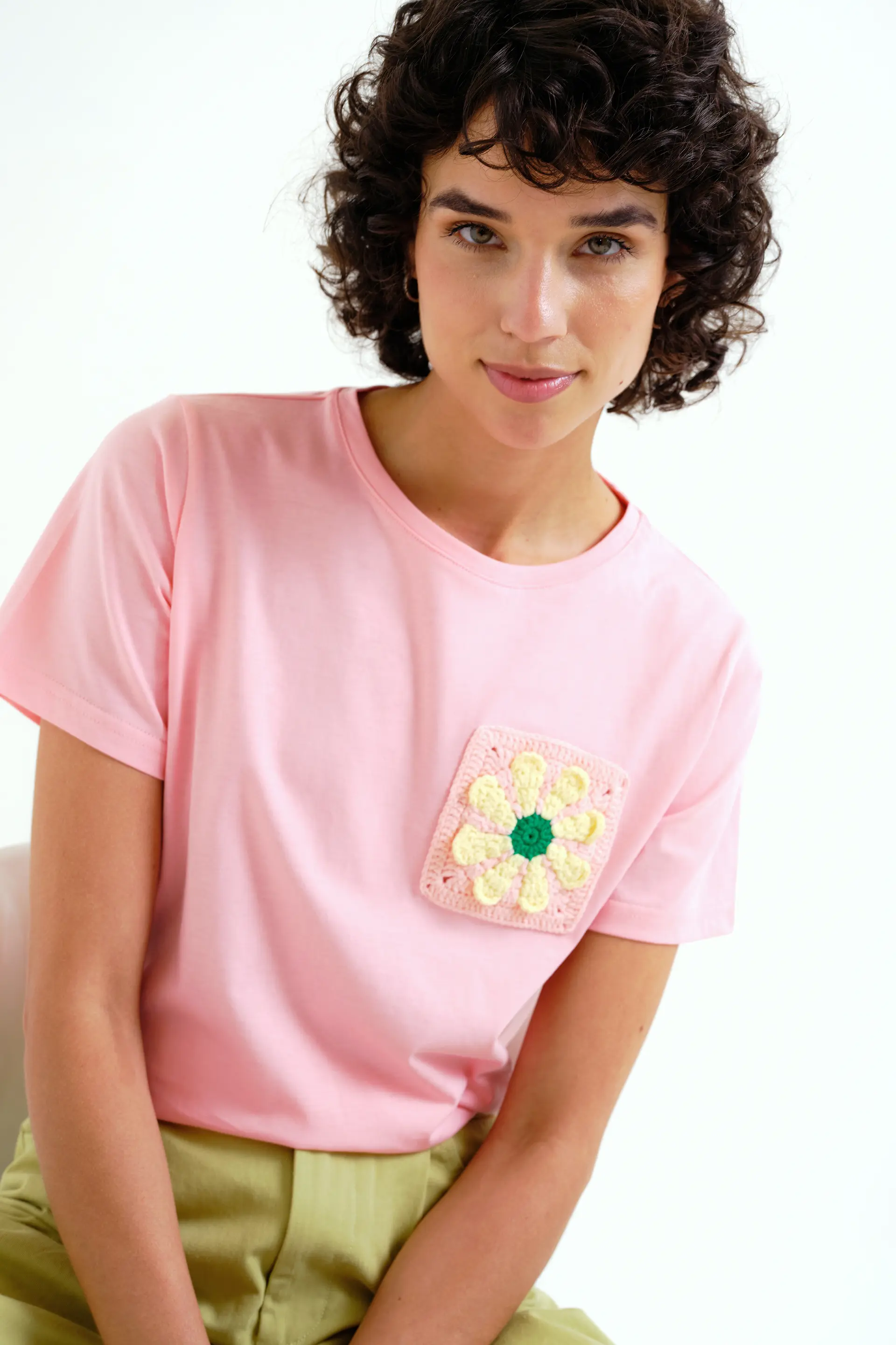 Camiseta 100% algodón con girasol bordado - Image 6