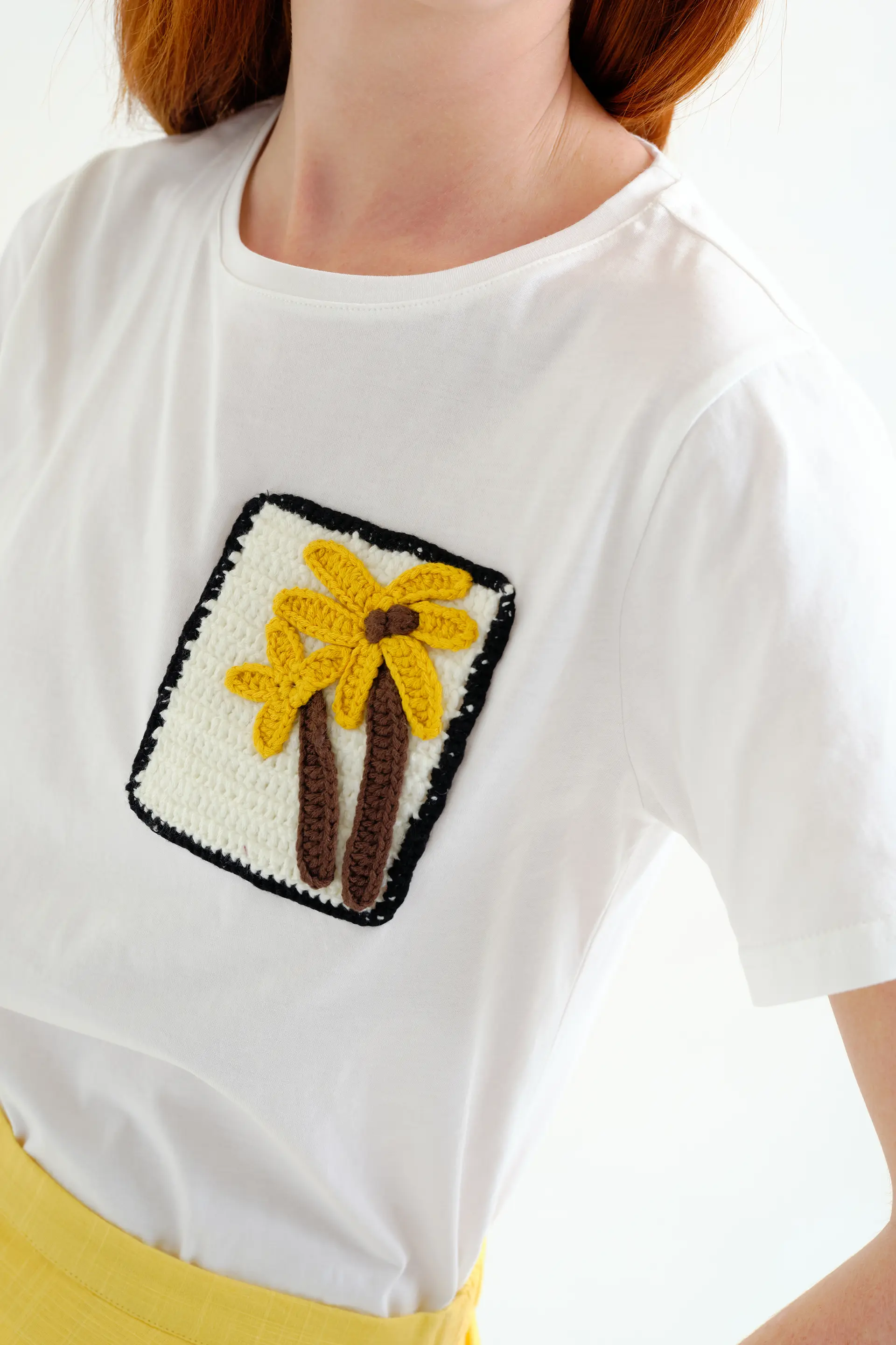 Camiseta 100% algodón con palmera bordada - Image 4