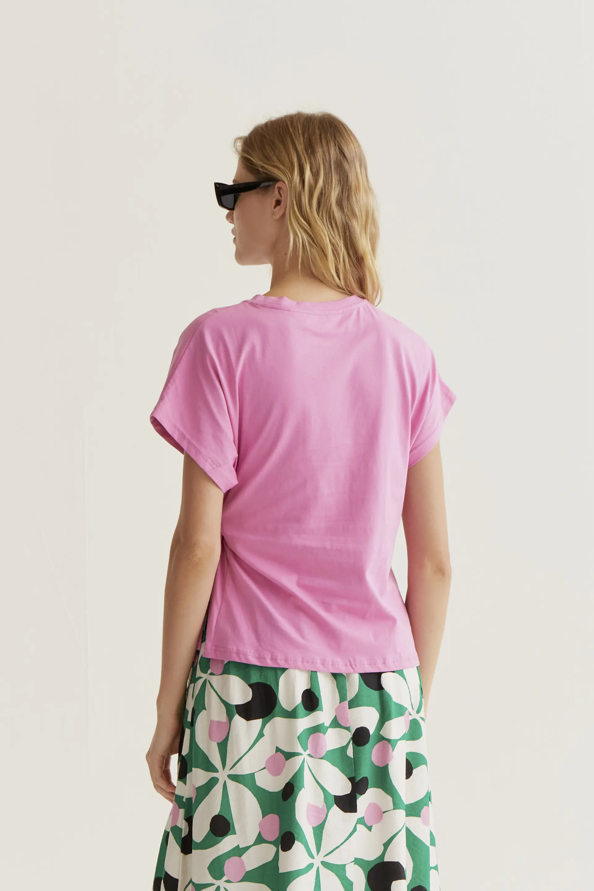 Camiseta 100% algodón rosa con nudo lateral - Image 3