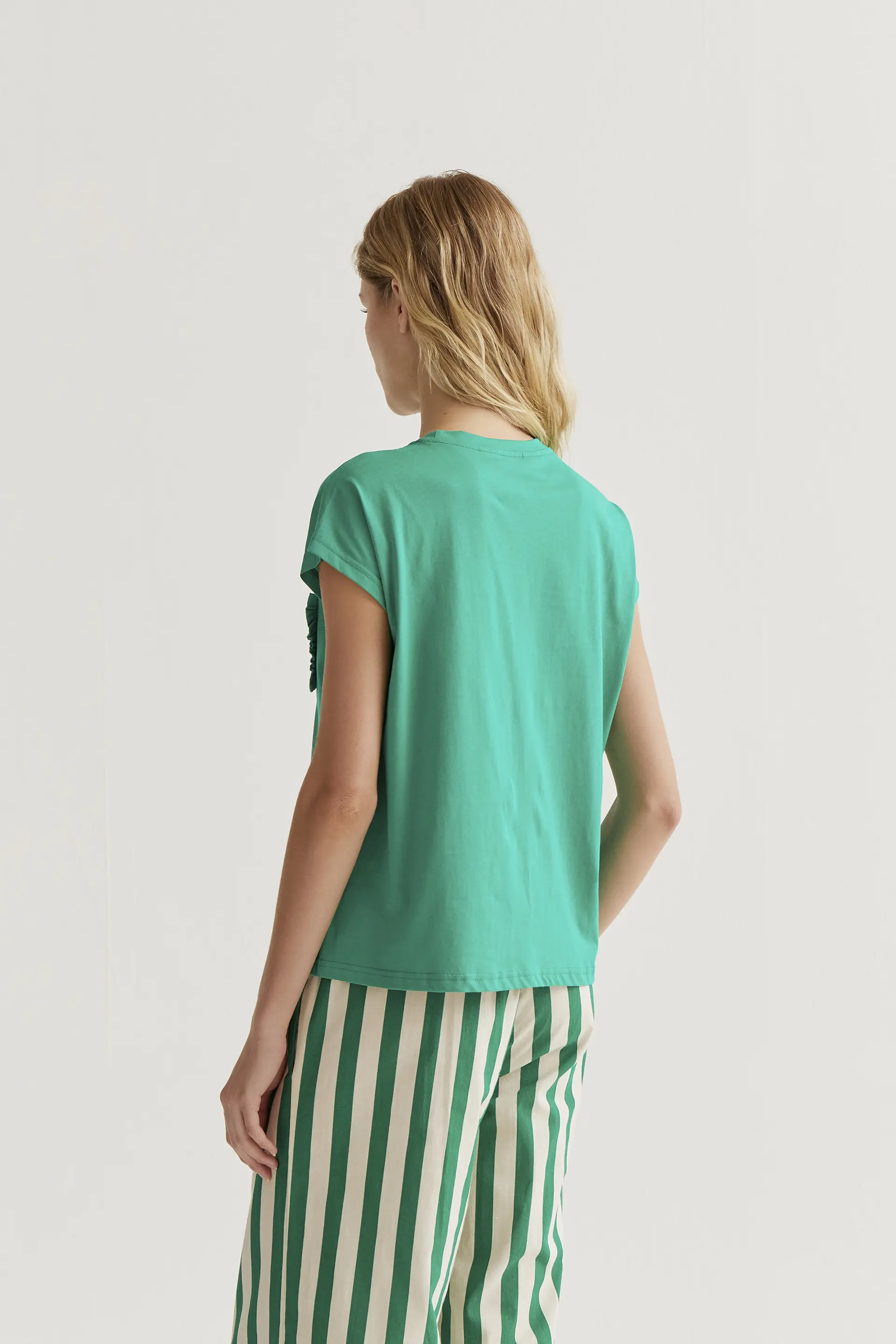 Camiseta  básica 100% algodón verde - Image 3