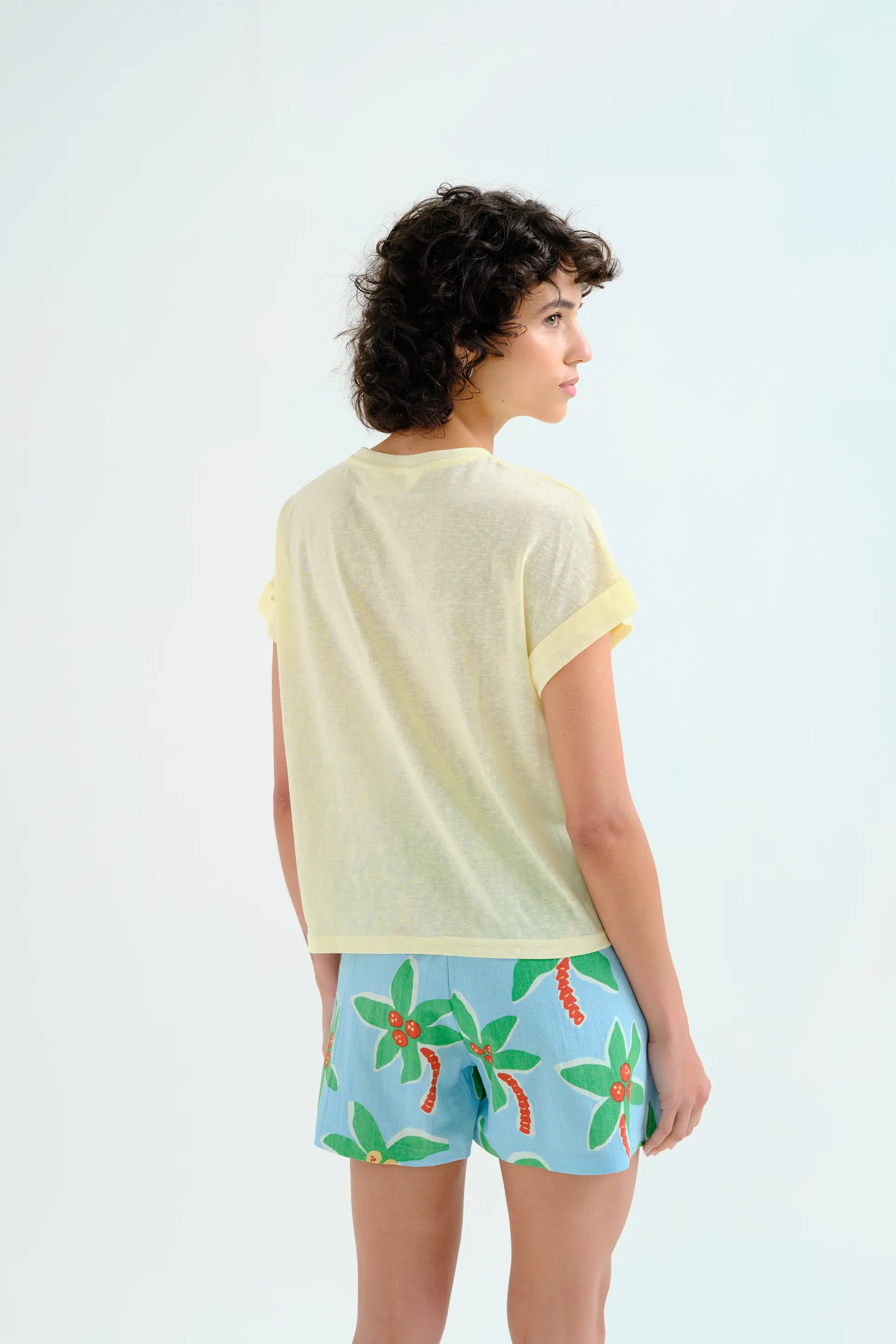 Camiseta básica amarillo - Image 3