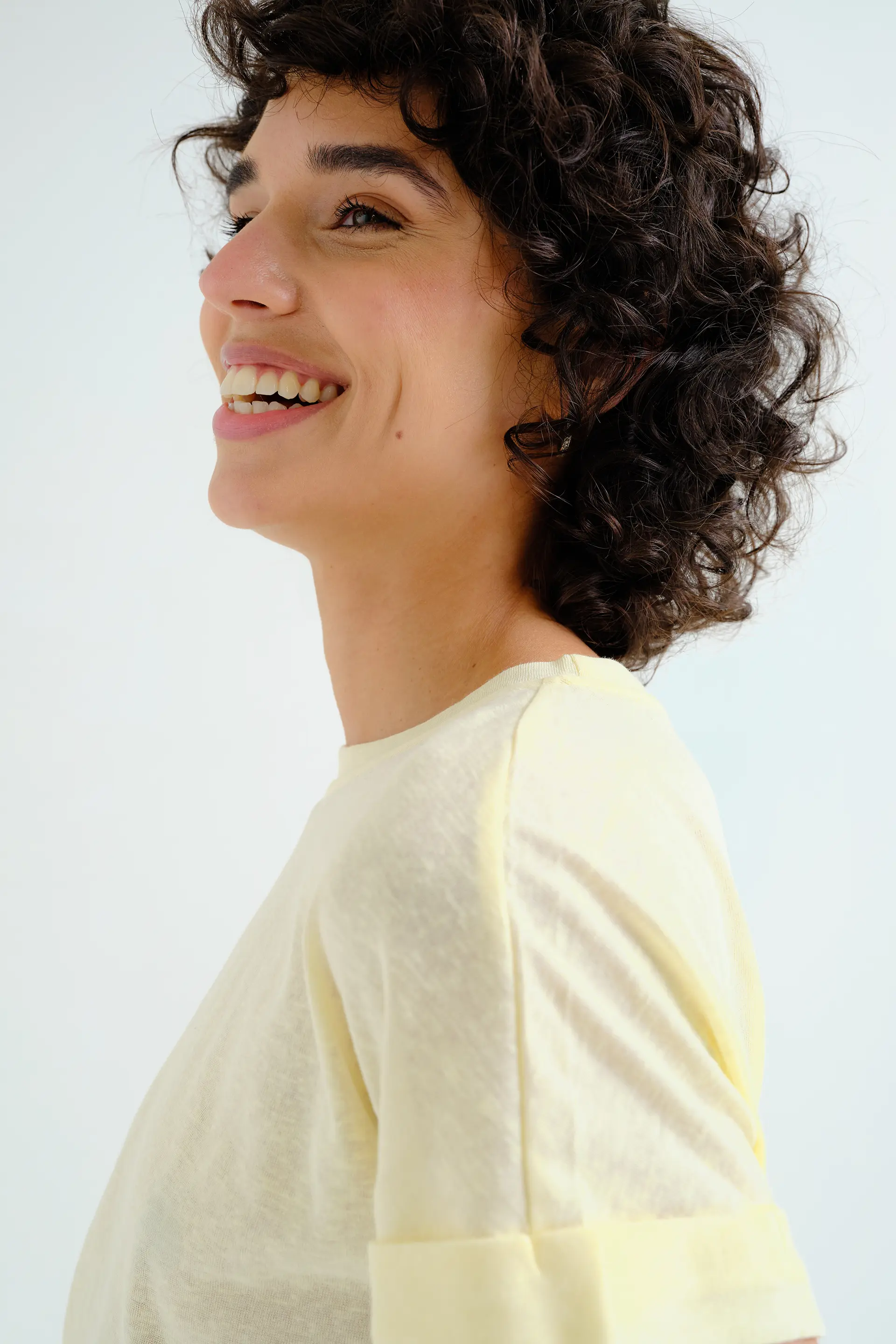 Camiseta básica amarillo - Image 4