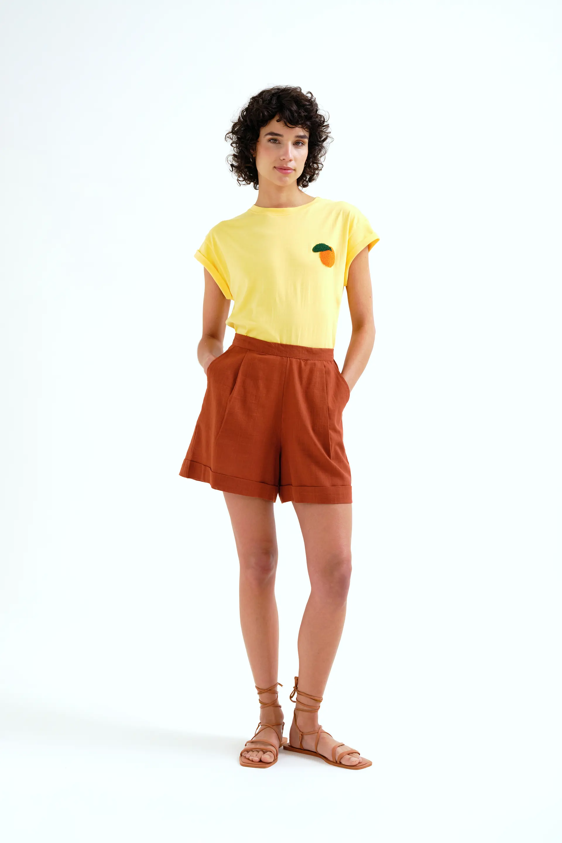 Camiseta con bordado de naranja - Image 5
