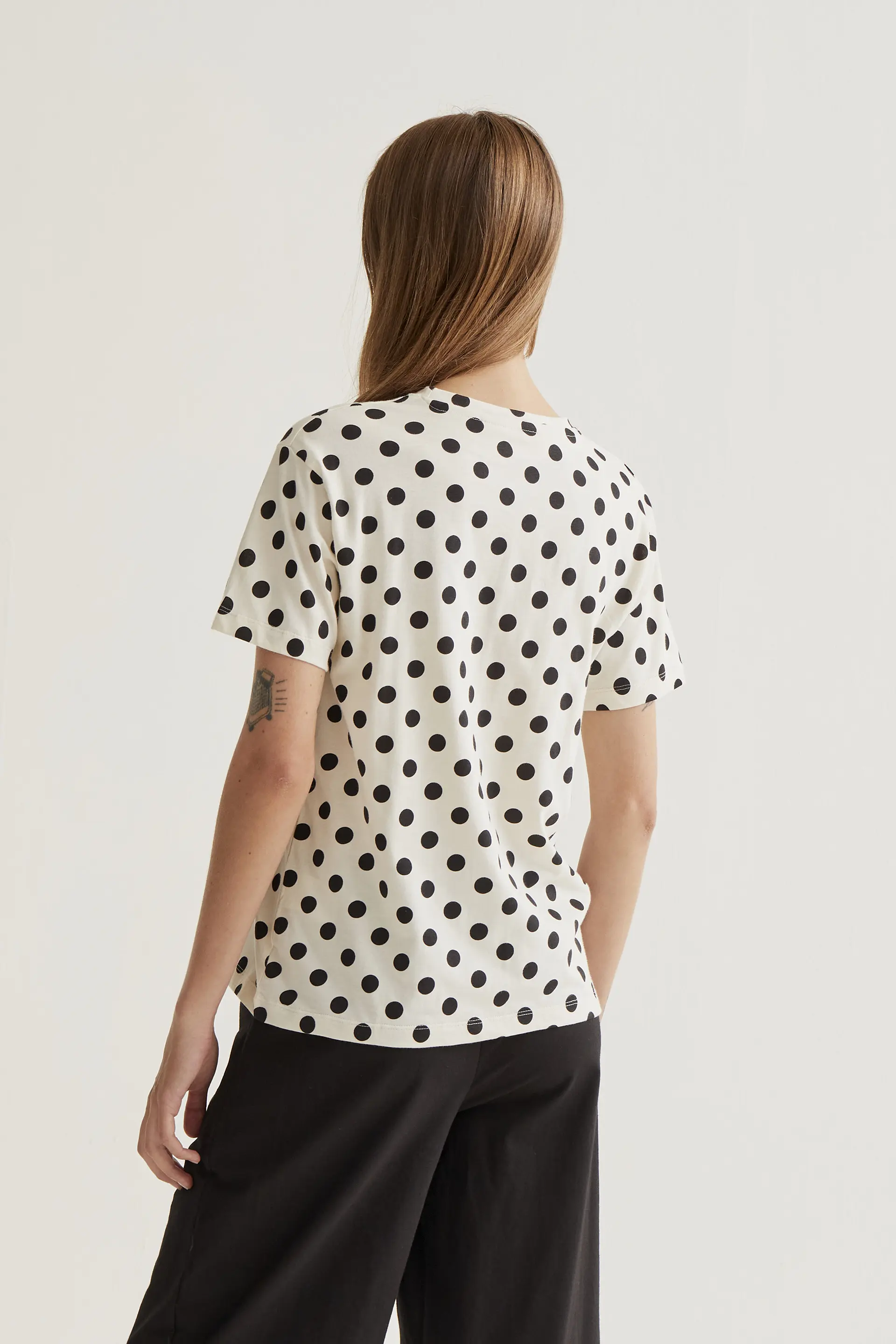 Camiseta con estampado Black Dots - Image 3