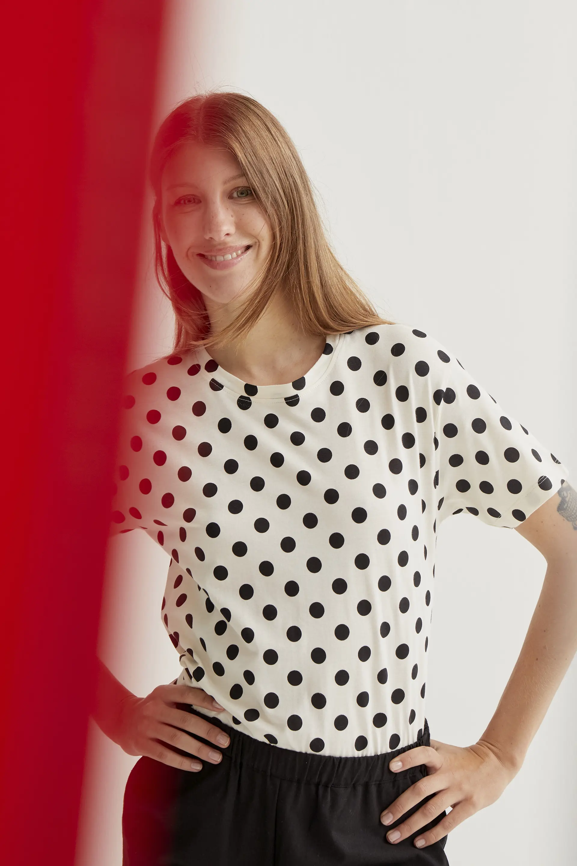 Camiseta con estampado Black Dots - Image 6