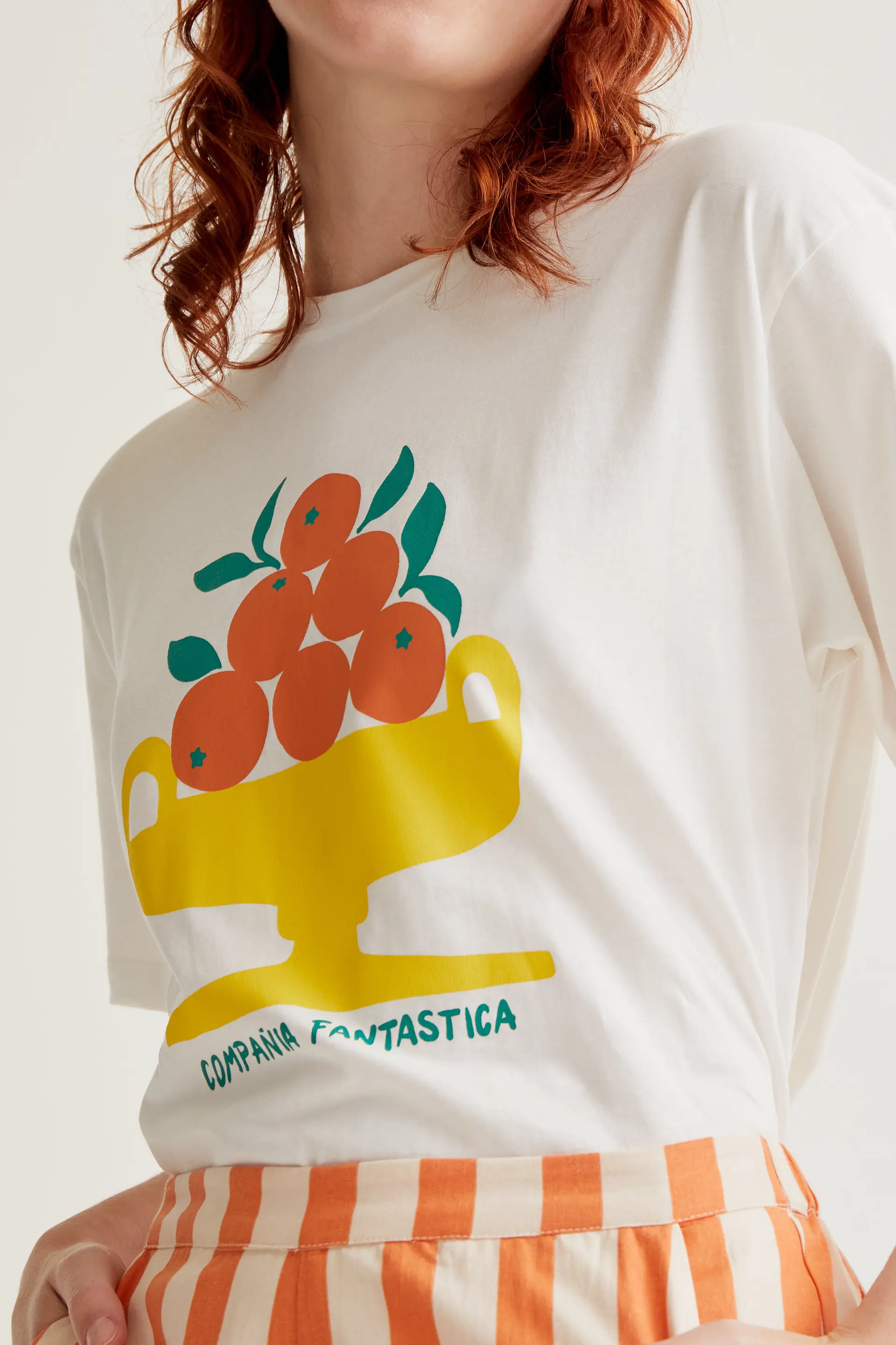 Camiseta con estampado Compañía Fantástica - Image 4
