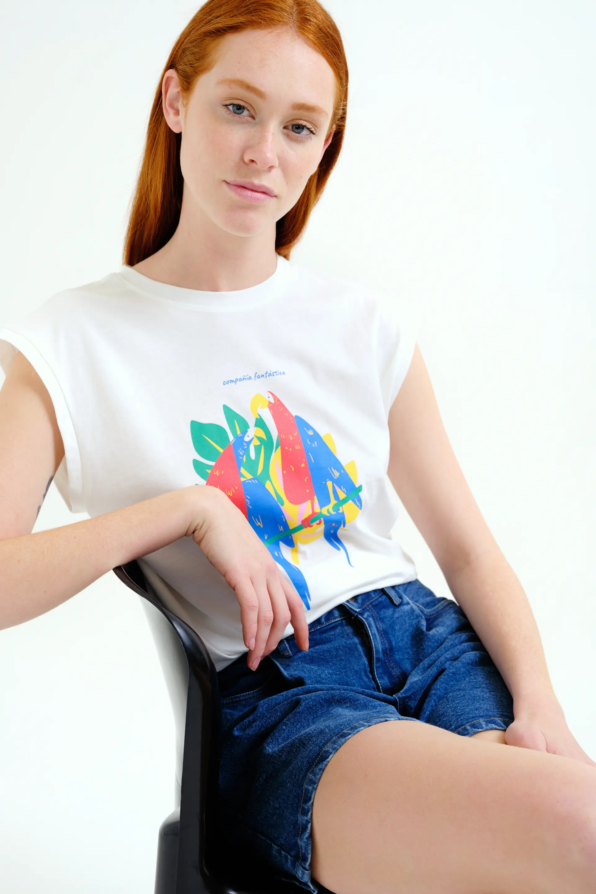 Camiseta con estampado de Guacamayas "Compañía Fantástica" - Image 6