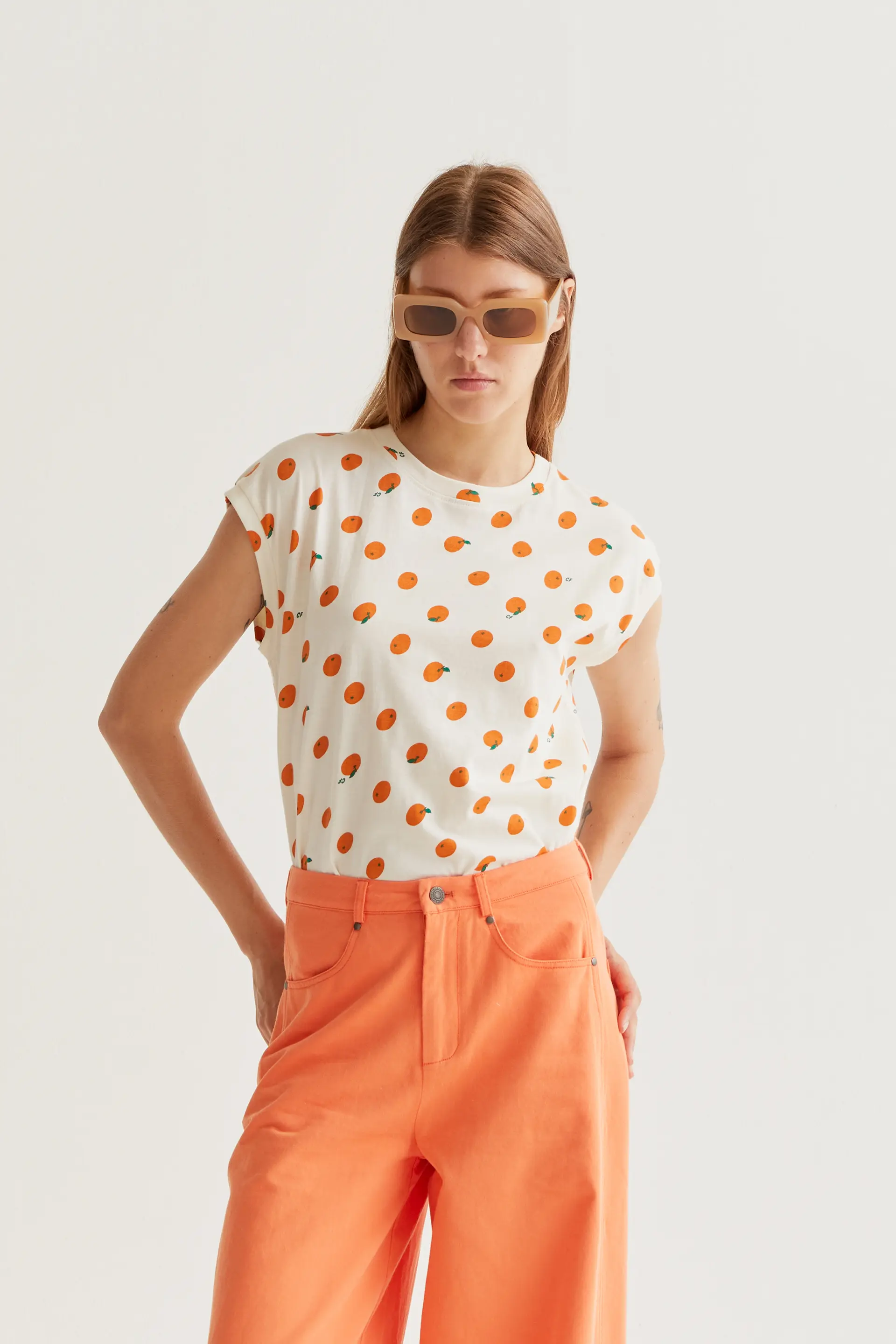 Camiseta con estampado de naranjas