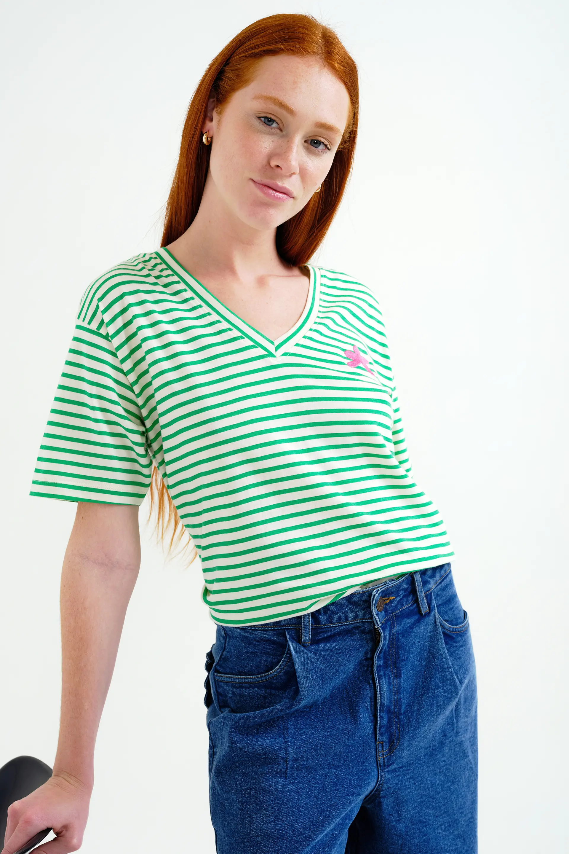 Camiseta con estampado de rayas blanco y verde - Image 6
