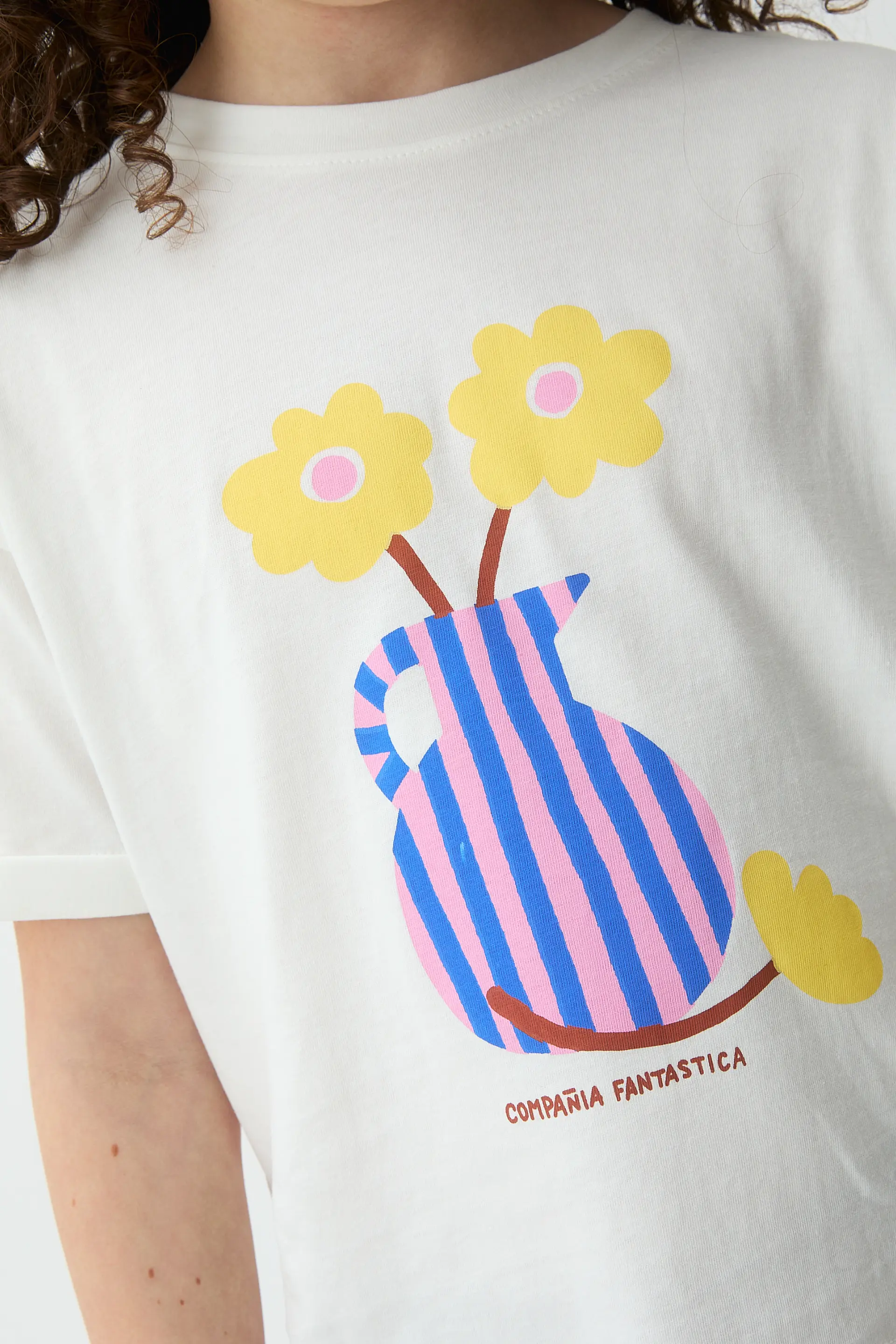 Camiseta de niña 100% algodón con estampado de jarrón "Compañía Fantástica" - Image 3
