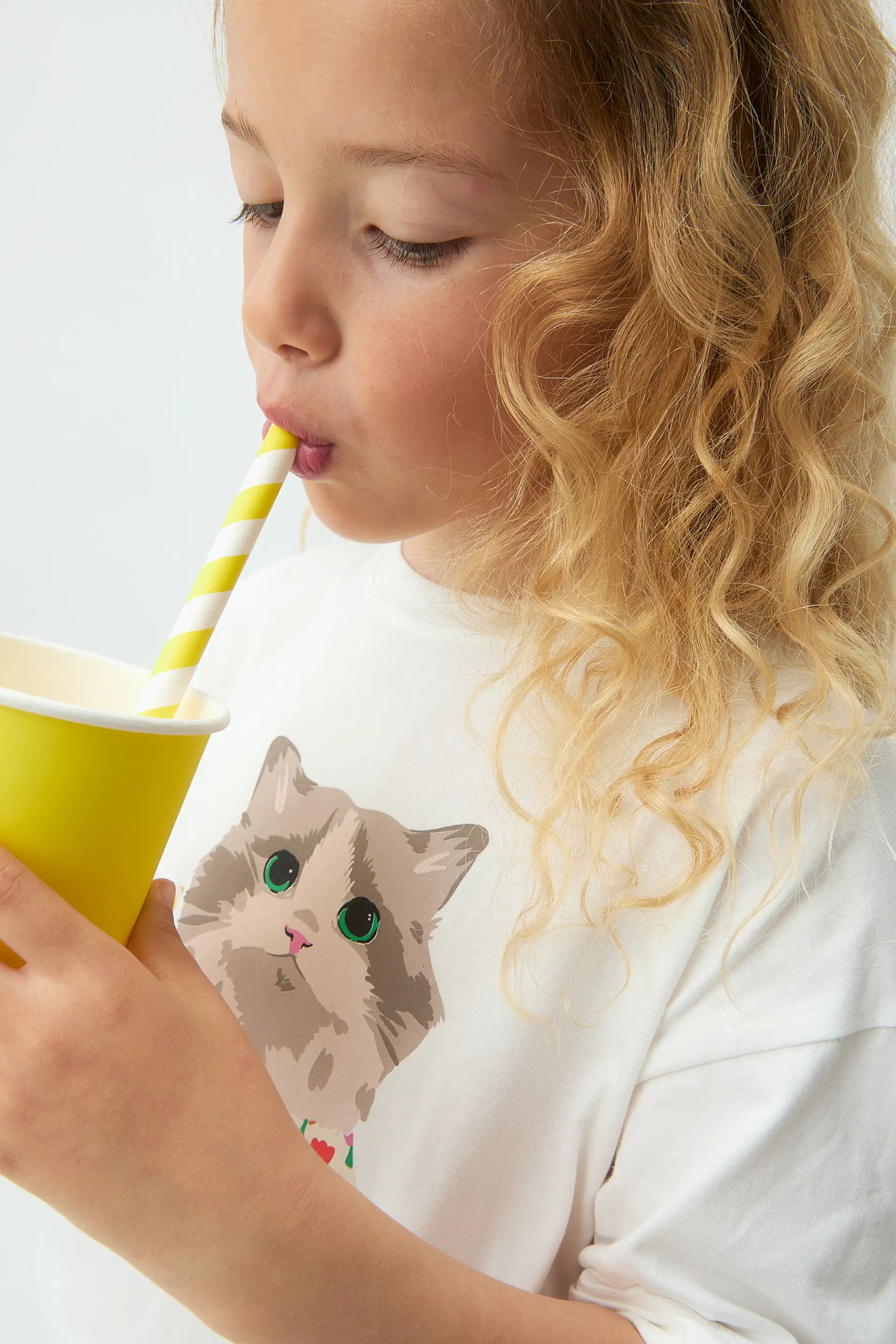 Camiseta de niña con estampado de Gatito - Image 4
