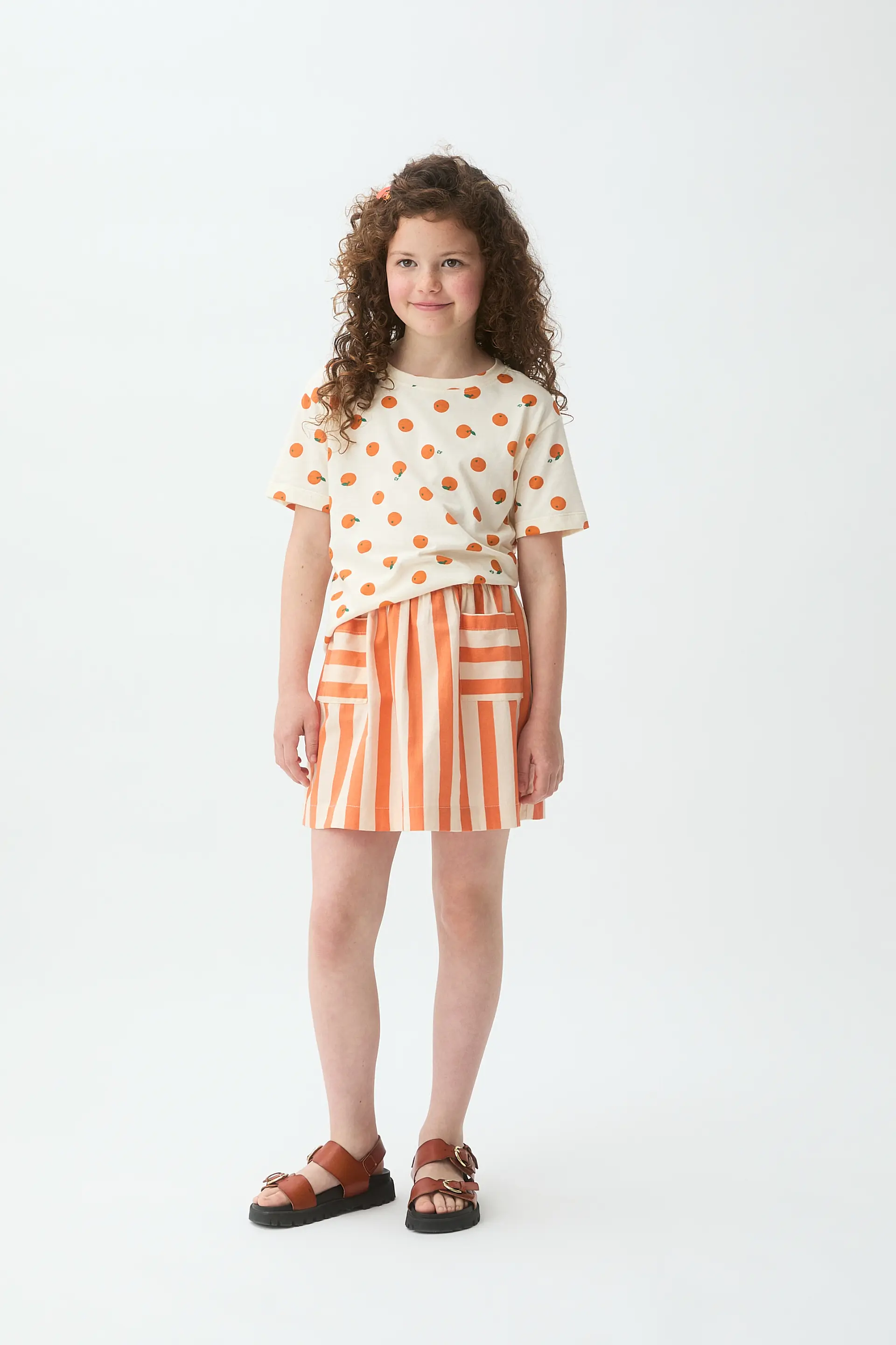 Camiseta de niña con estampado de naranjas