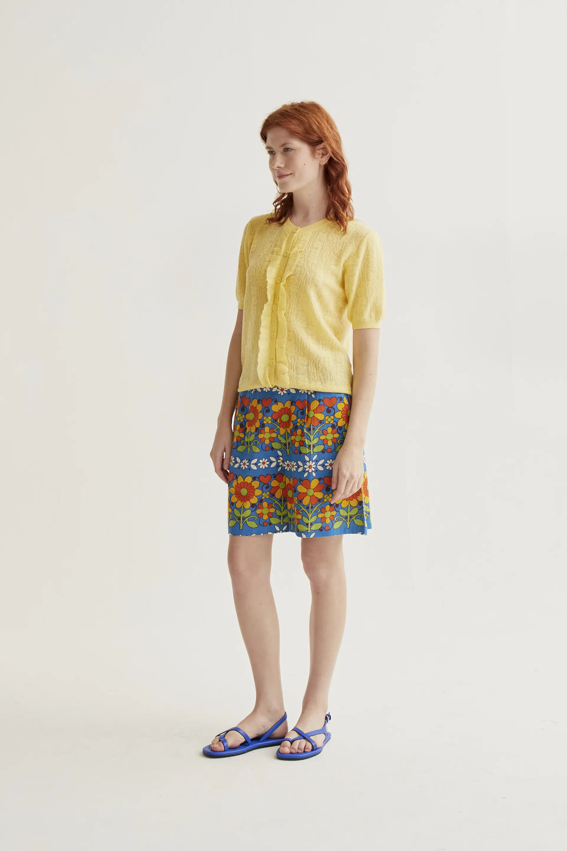 Cárdigan punto floral amarillo con volantes - Image 4