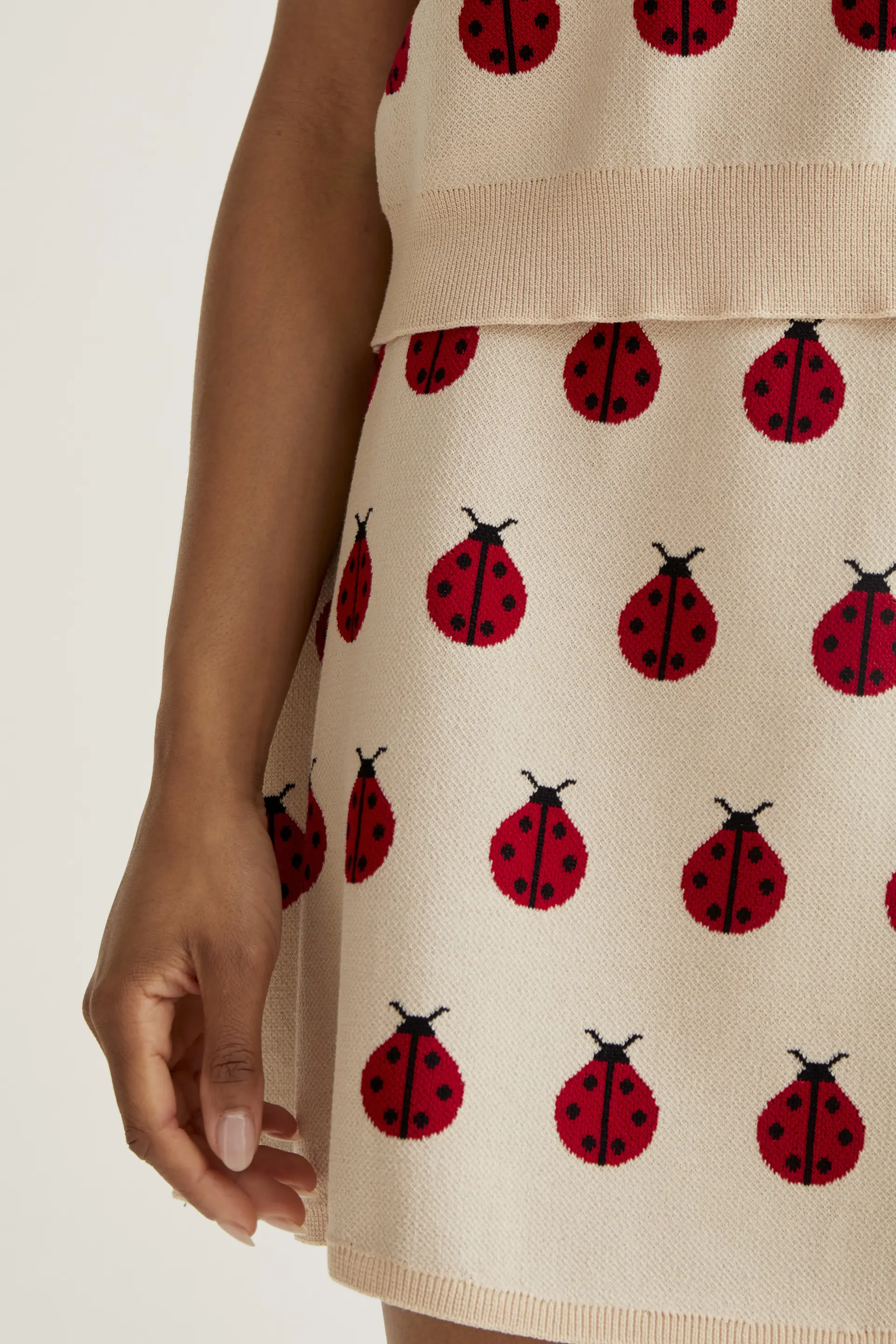 Falda corta con estampado Red Coccinella - Image 4