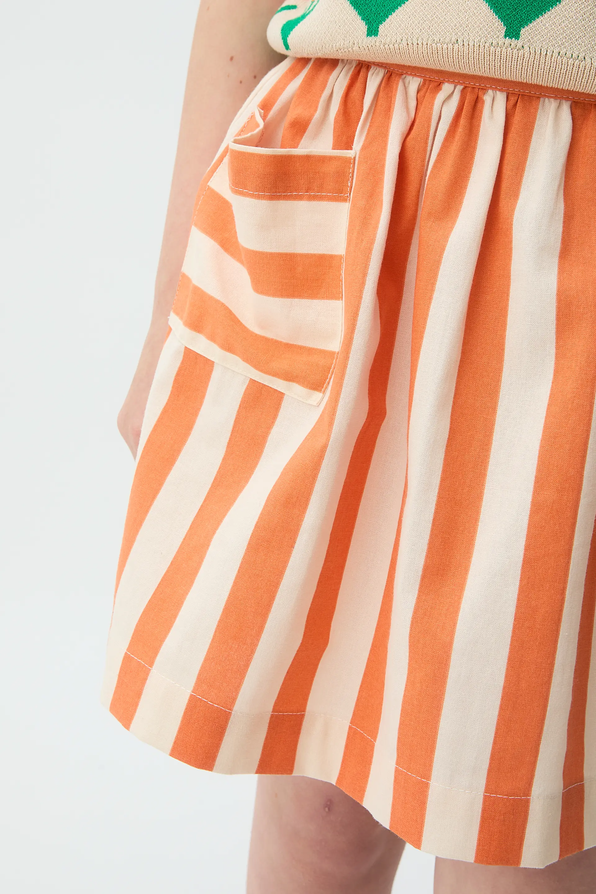 Falda corta de niña con estampado Bamboo naranja - Image 3