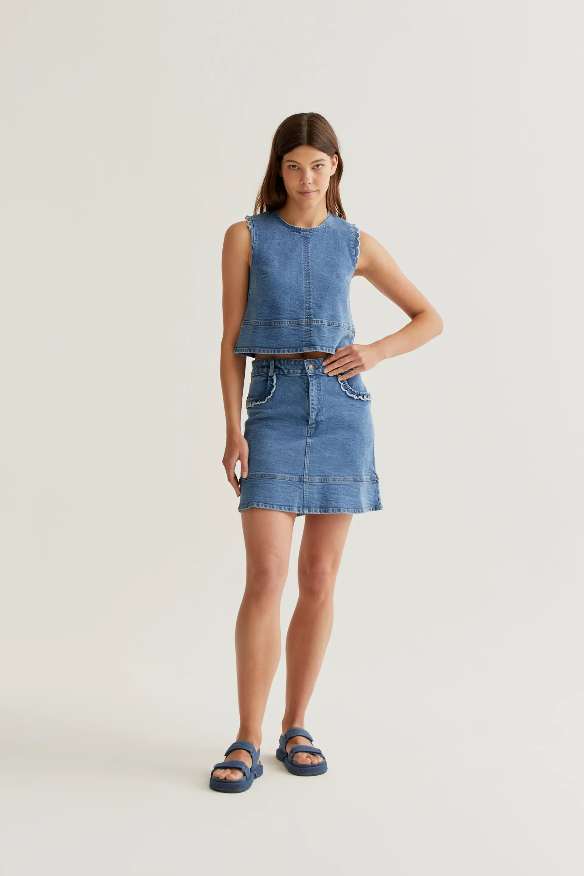Falda denim azul con detalle de volantes - Image 5