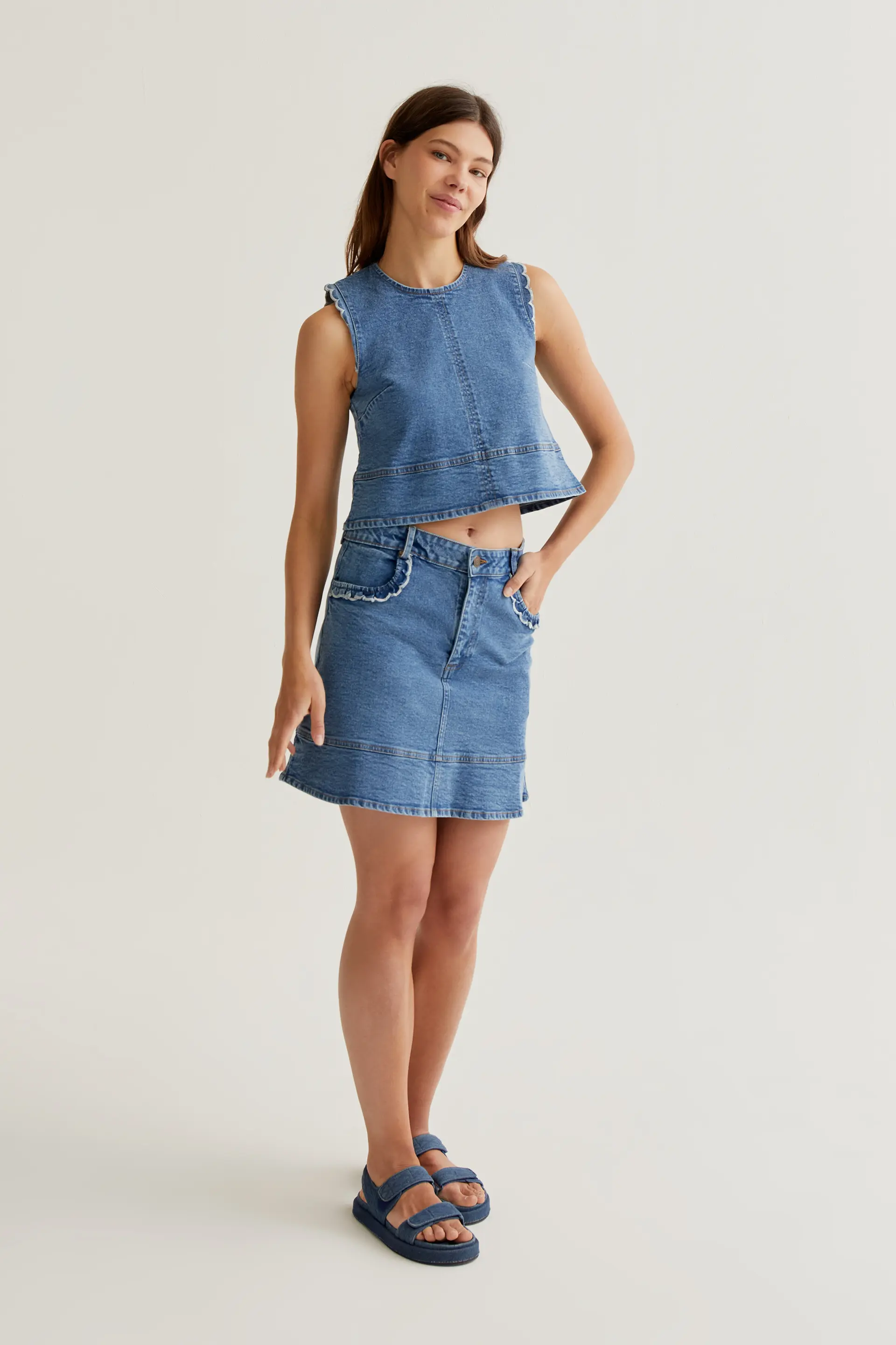 Falda denim azul con detalle de volantes - Image 6