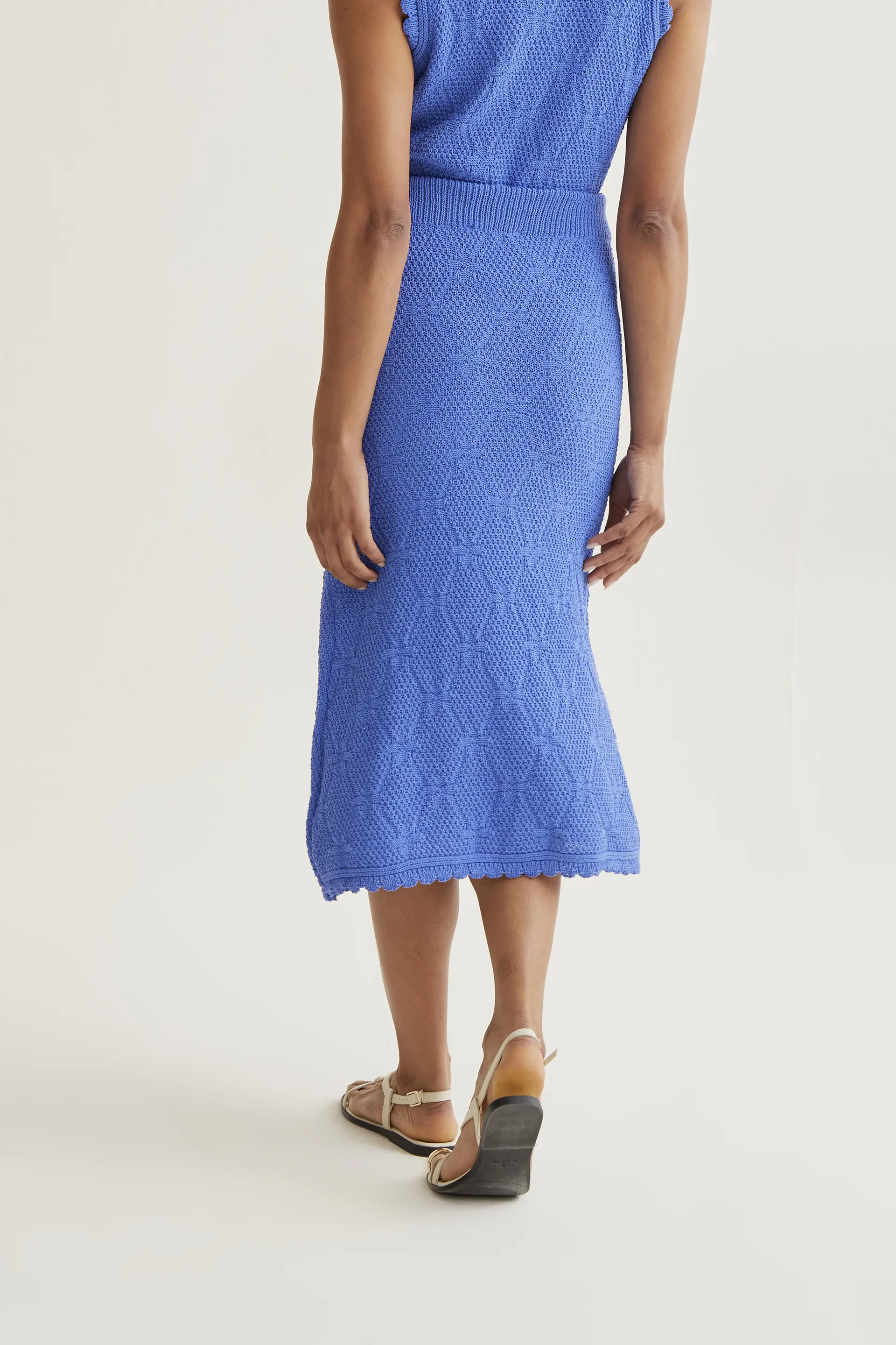 Falda midi con bordado encadenado azul - Image 3