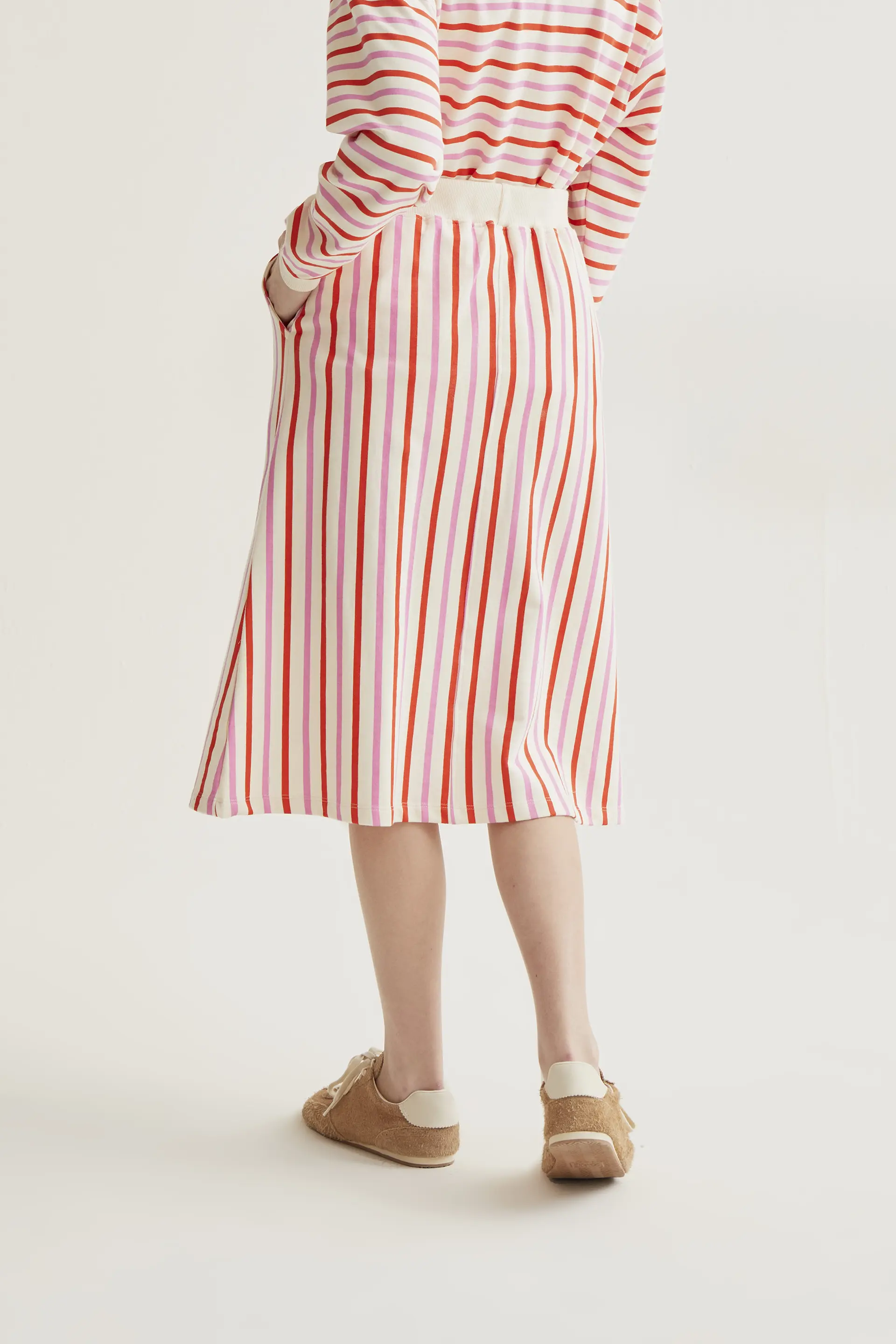Falda midi con estampado de rayas rosa y rojo - Image 3