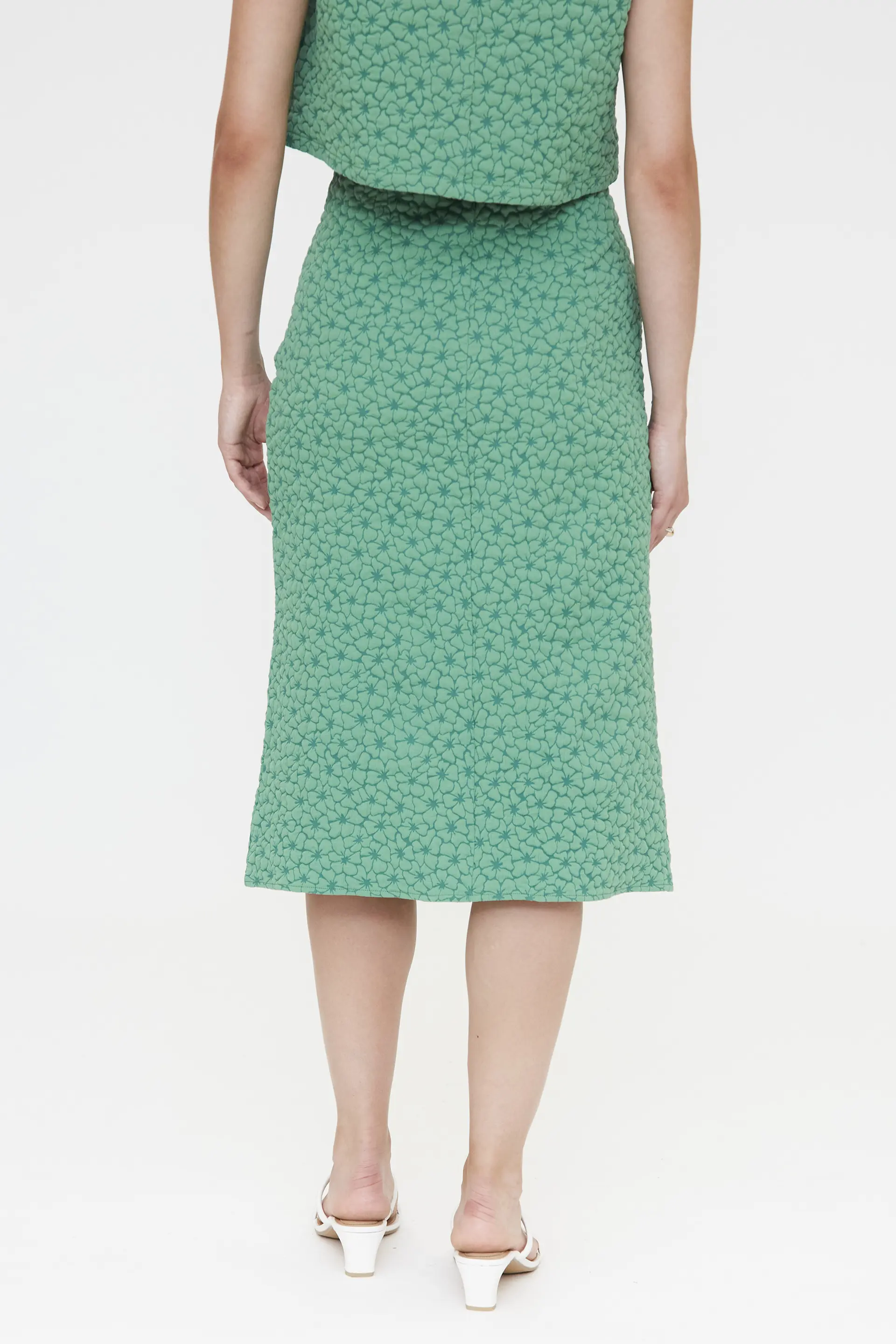 Falda midi verde con textura floral - Image 3