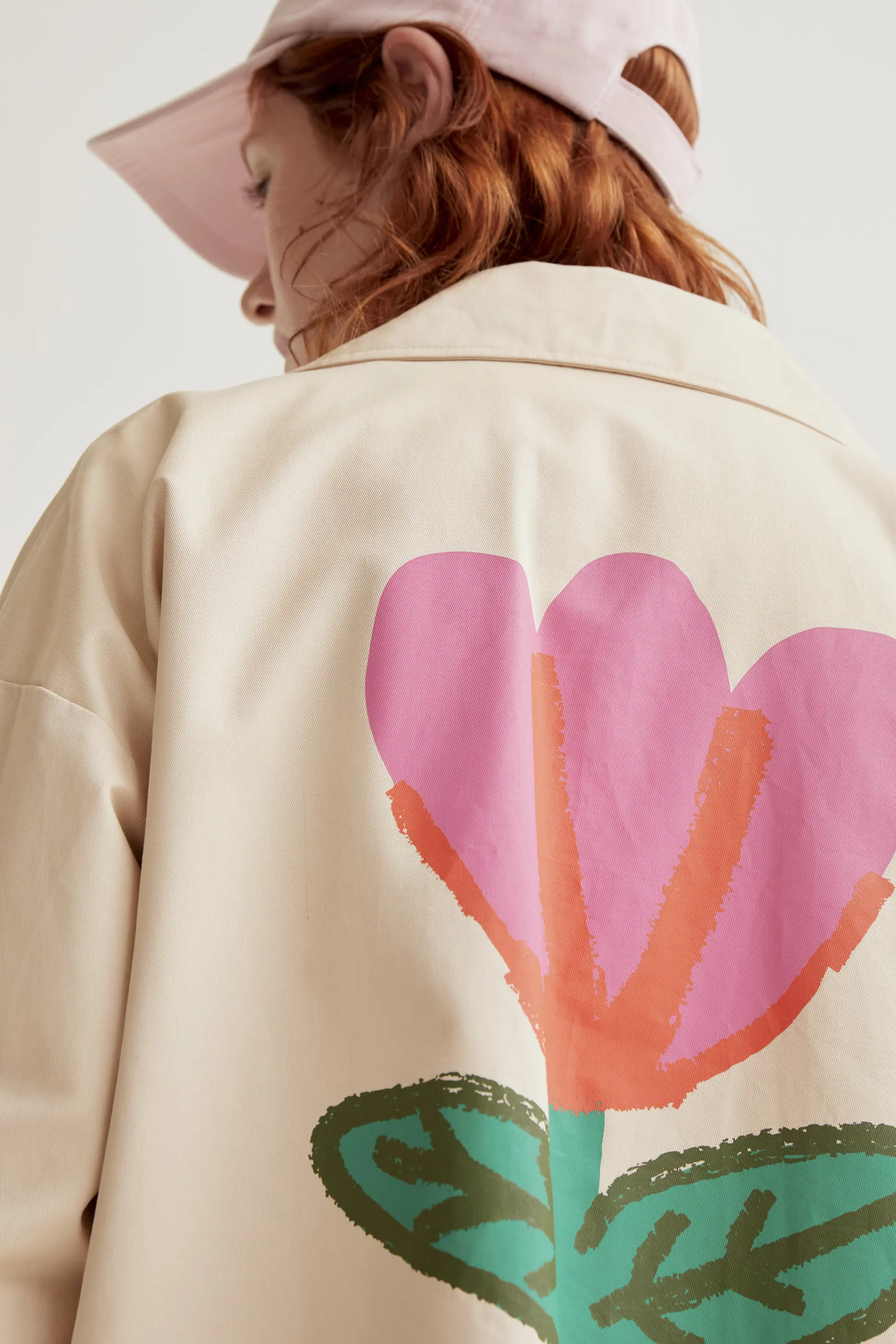 Gabardina con print de Tulipán - Image 4
