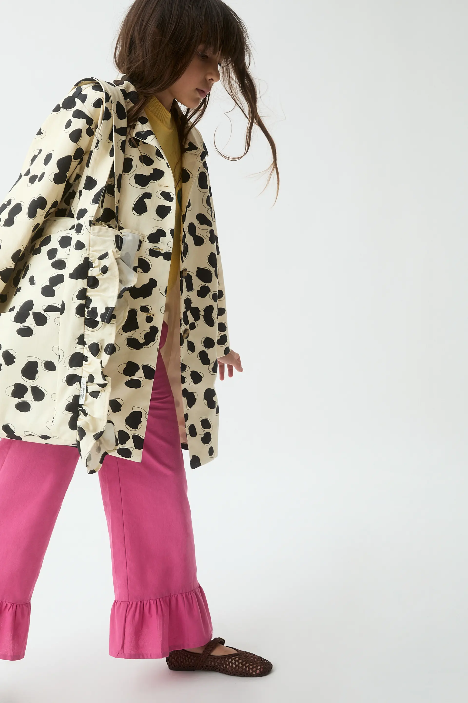 Gabardina de niña con estampado Dalmatian - Image 4