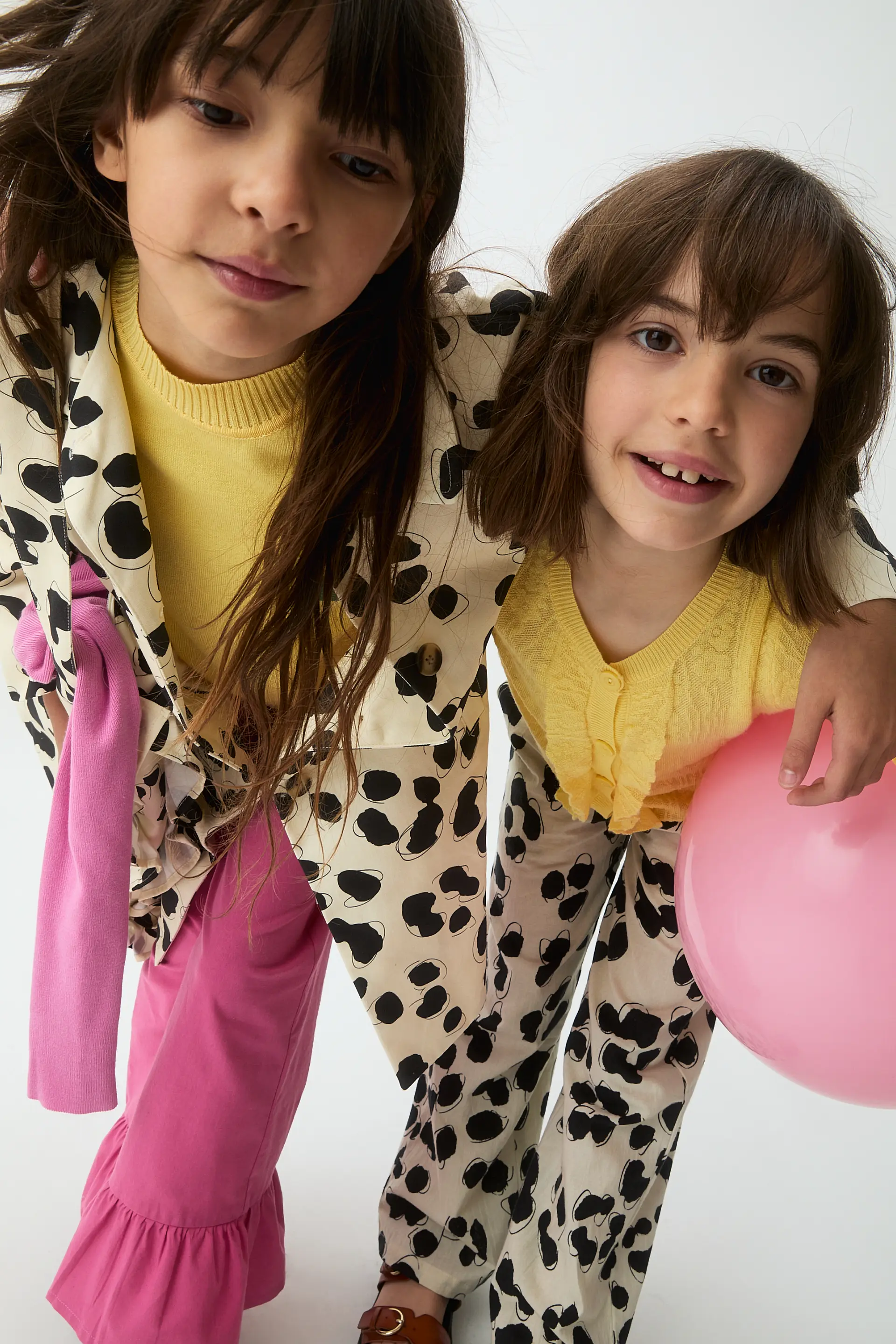 Gabardina de niña con estampado Dalmatian - Image 5