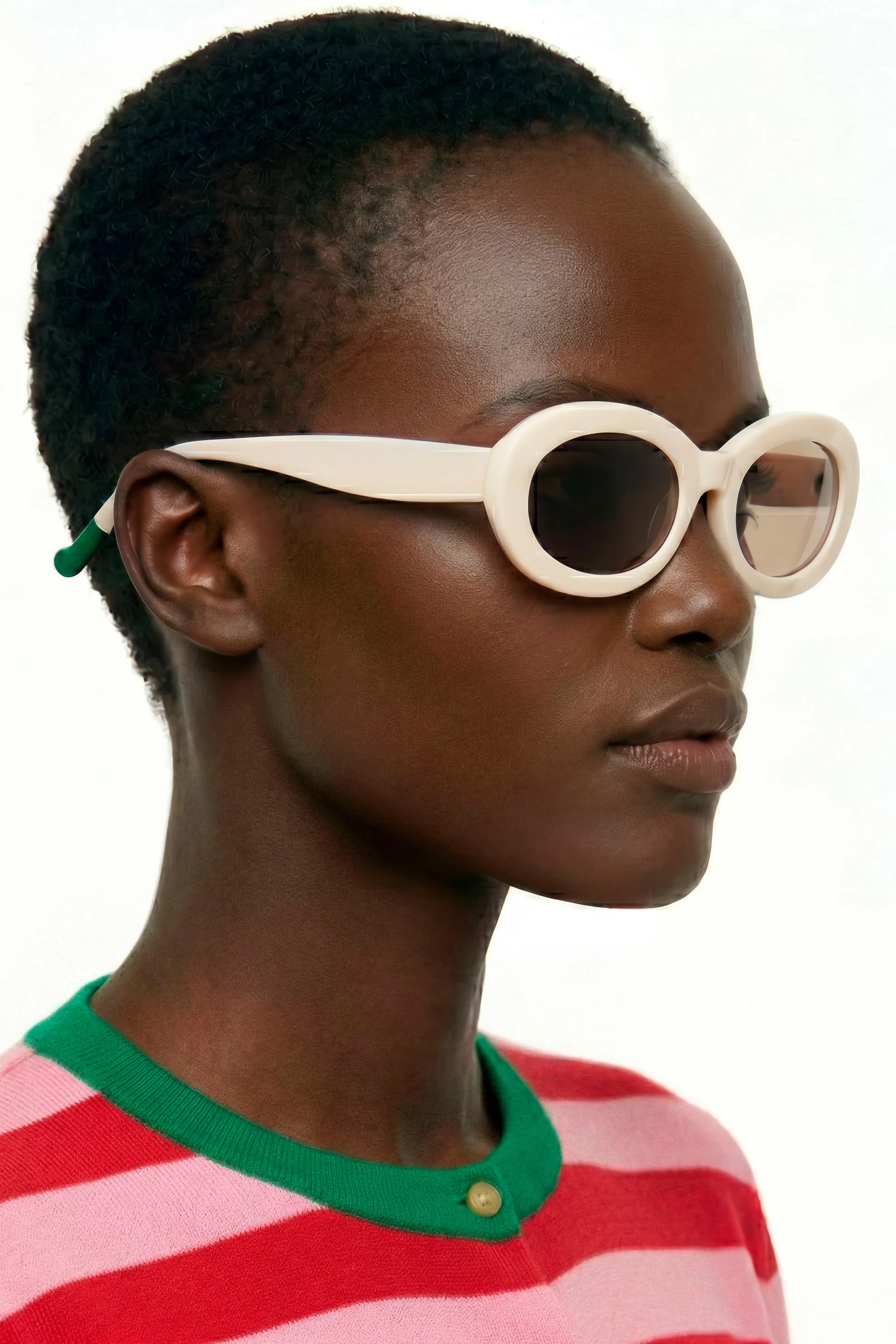 Gafas de sol blancas con punta de patillas multicolor verde y rojo - Image 2