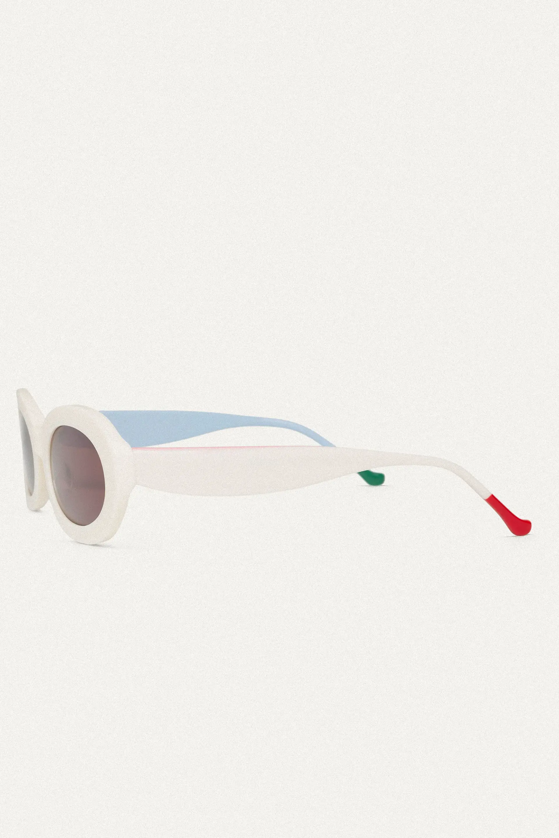 Gafas de sol blancas con punta de patillas multicolor verde y rojo - Image 3