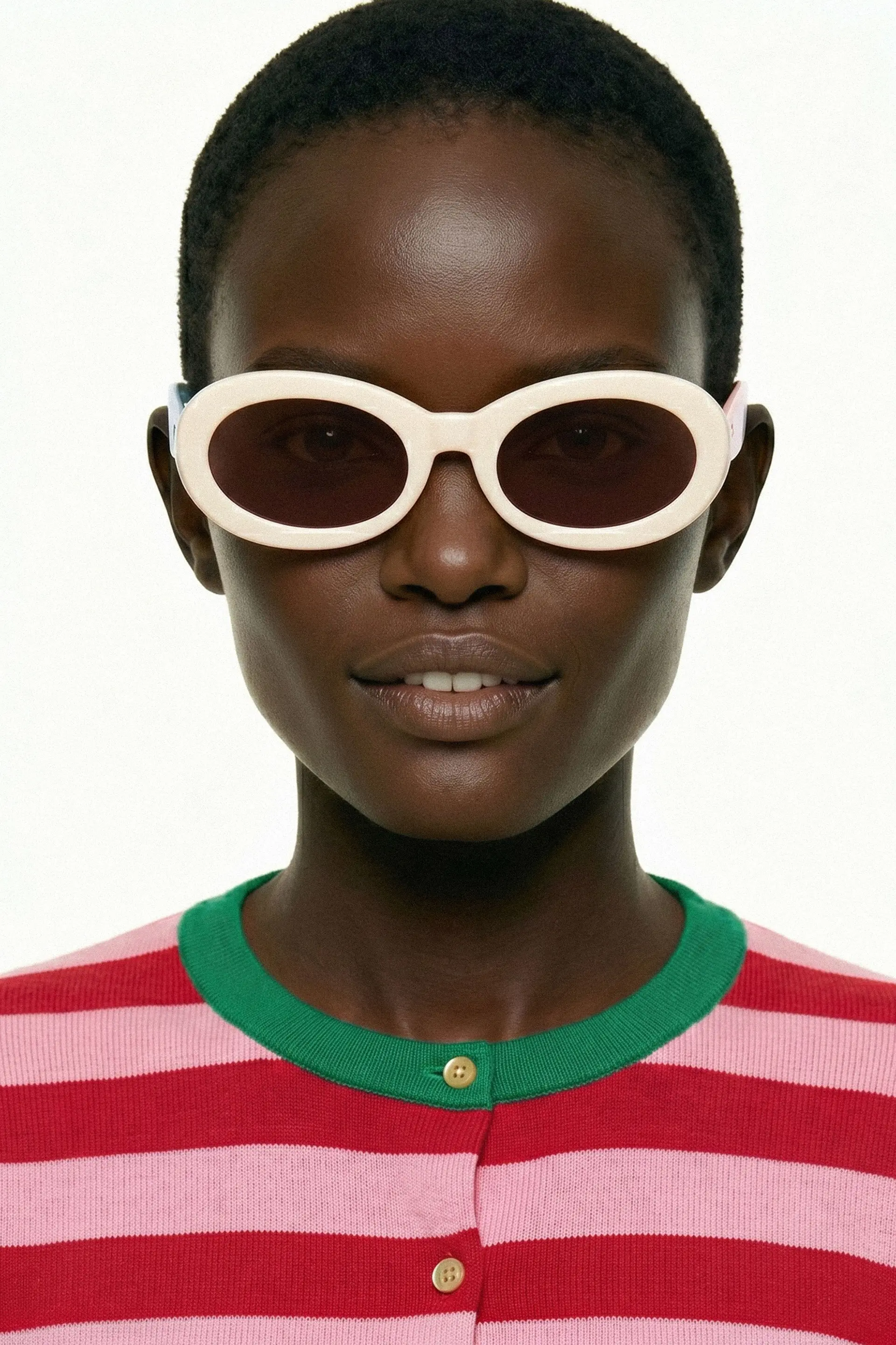 Gafas de sol blancas con punta de patillas multicolor verde y rojo - Image 6