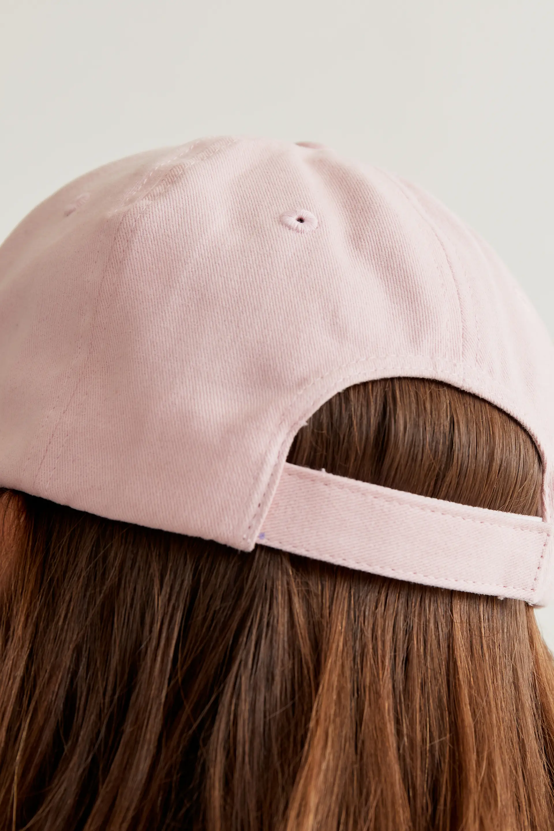 Gorra rosa con bordado de tulipán - Image 2