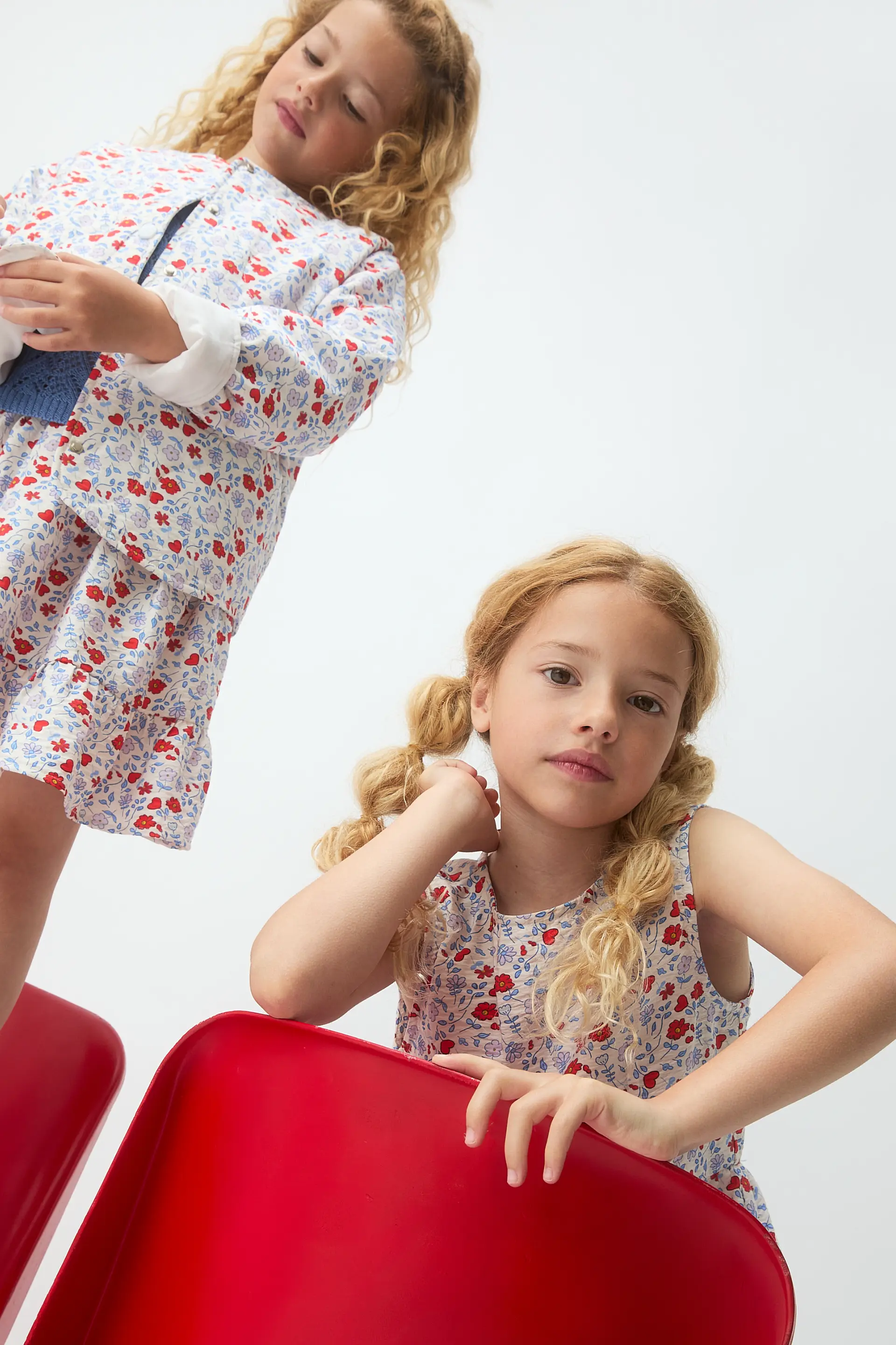 Jersey de niña con bordado azul - Image 5