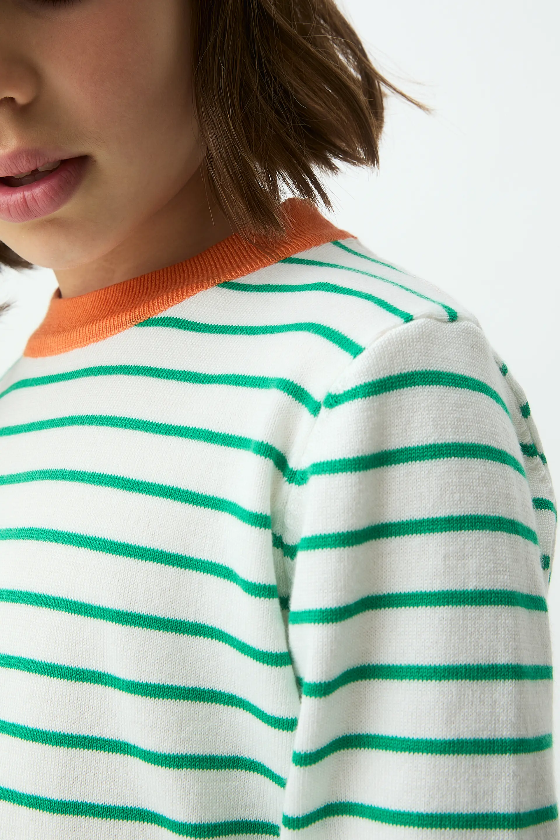 Jersey de niña con cuello naranja - Image 3