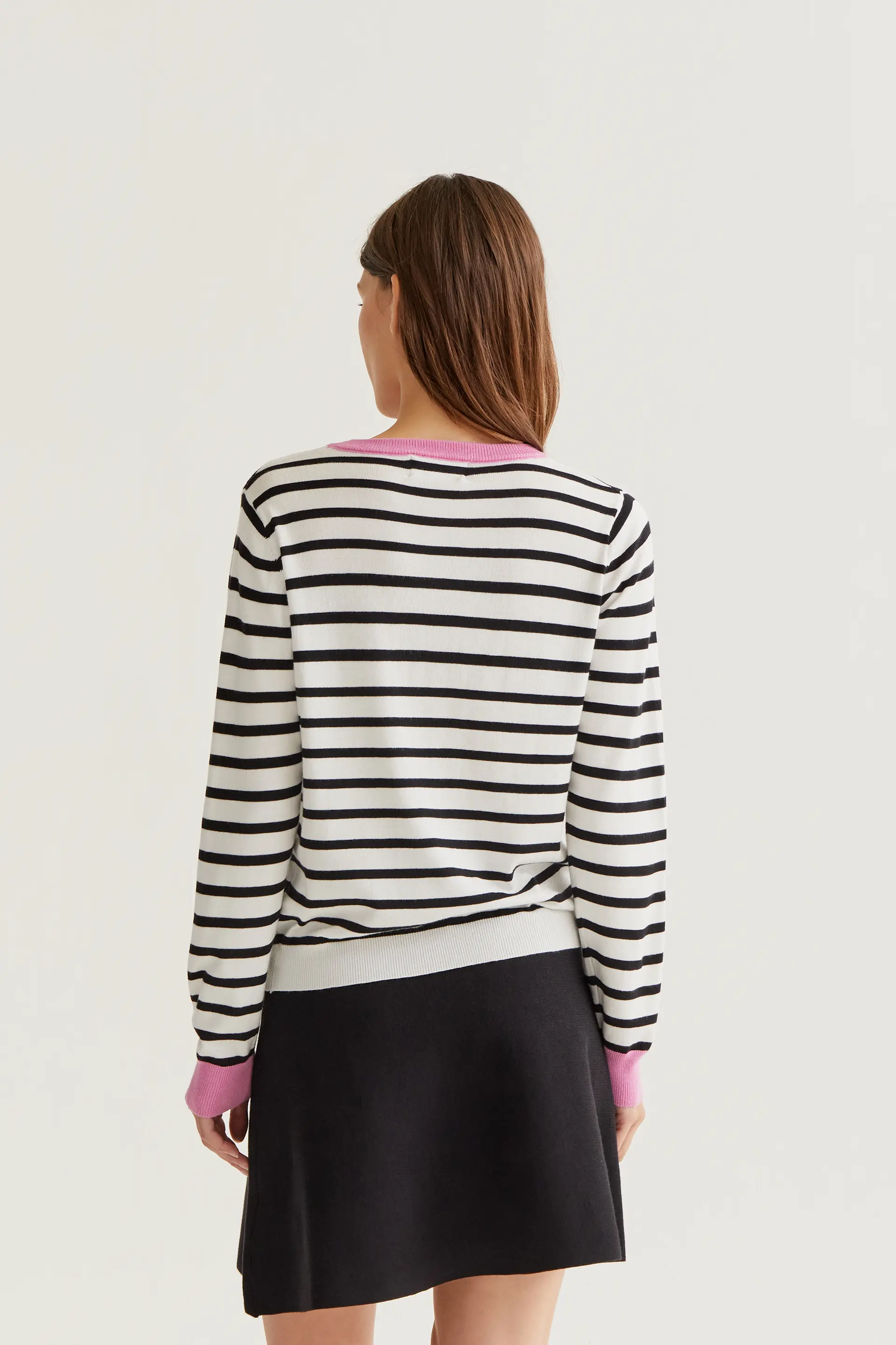 Jersey de punto con estampado de rayas blanco y negro - Image 3