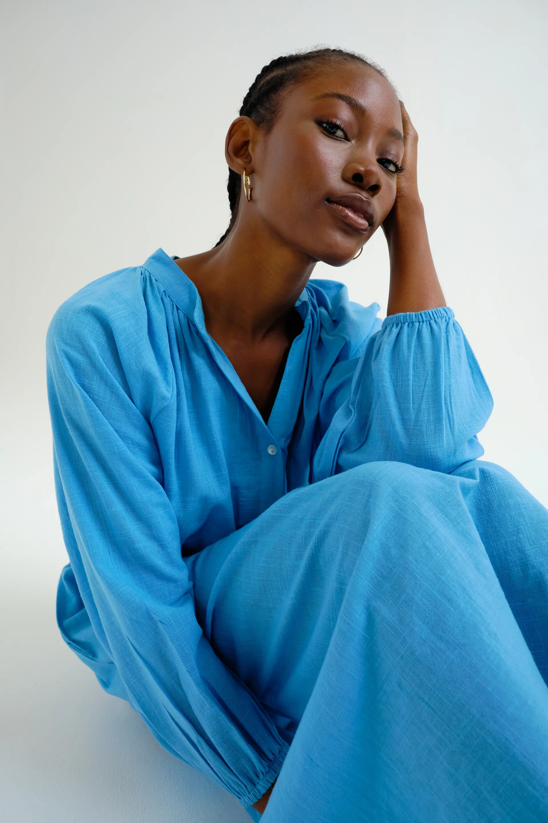 Kaftan largo azul con botones - Image 5