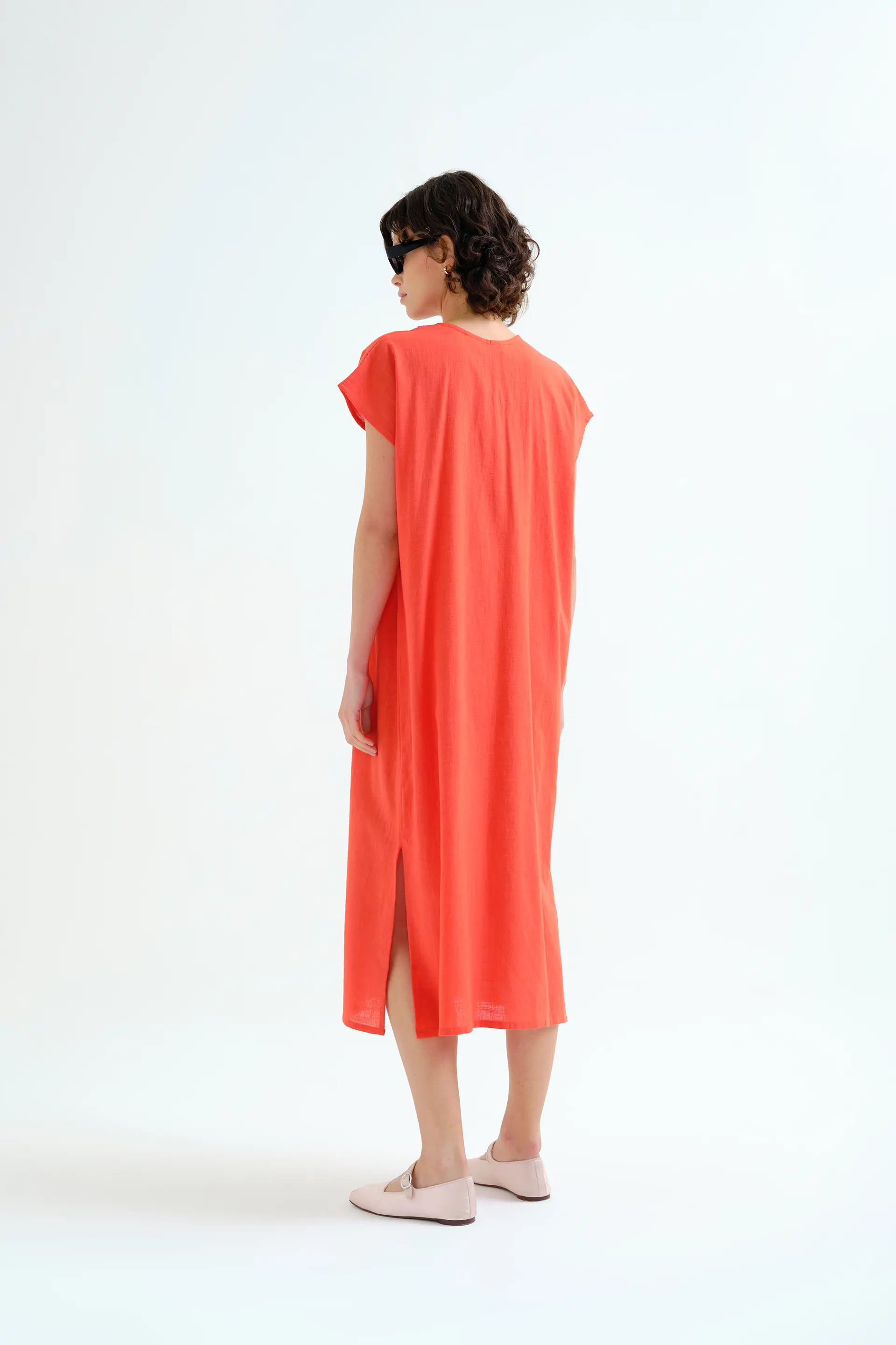 Kaftan largo naranja con escote rosa - Image 3