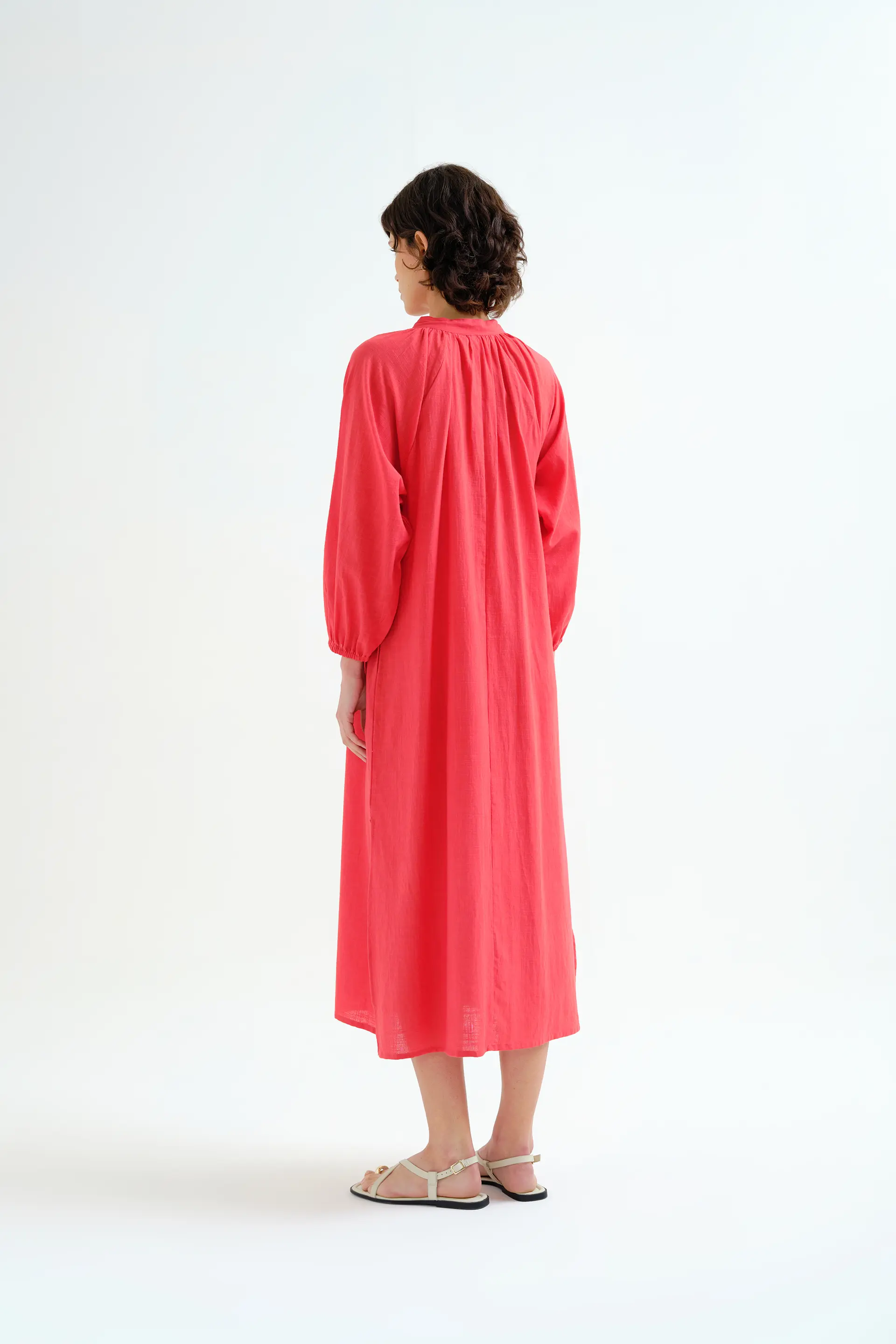Kaftan largo rojo con botones - Image 3