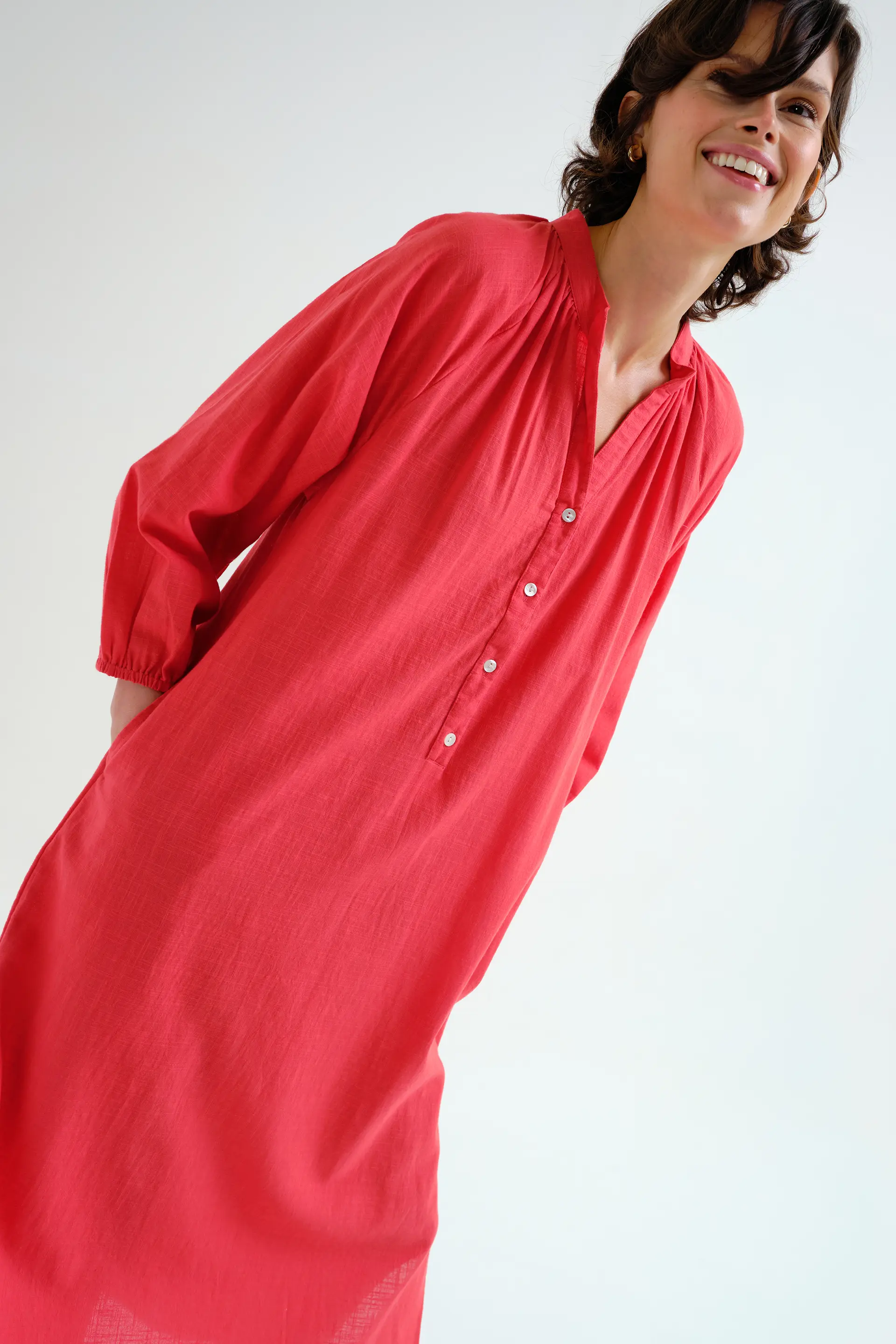 Kaftan largo rojo con botones - Image 5