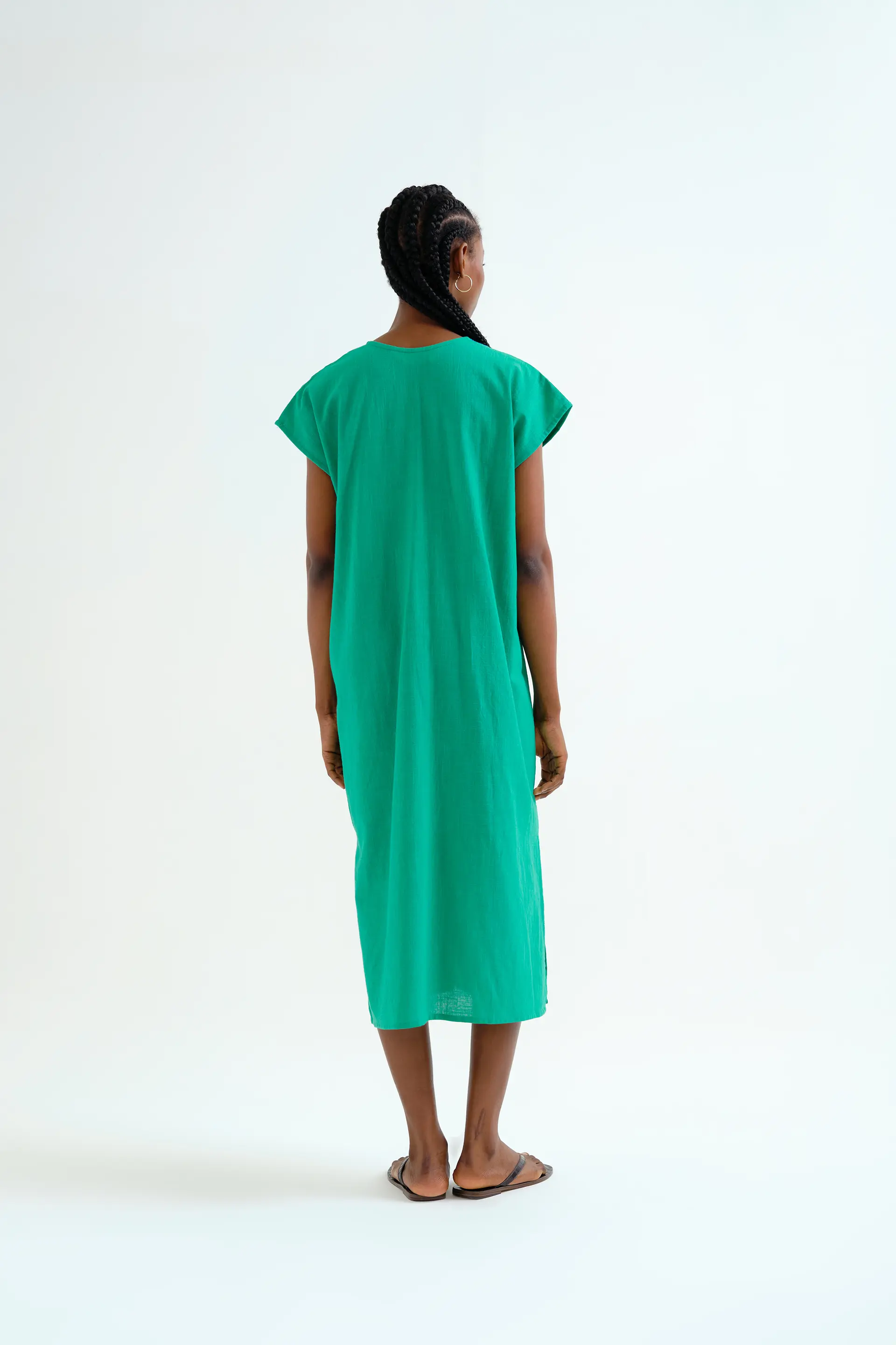 Kaftan largo verde con escote azul - Image 3