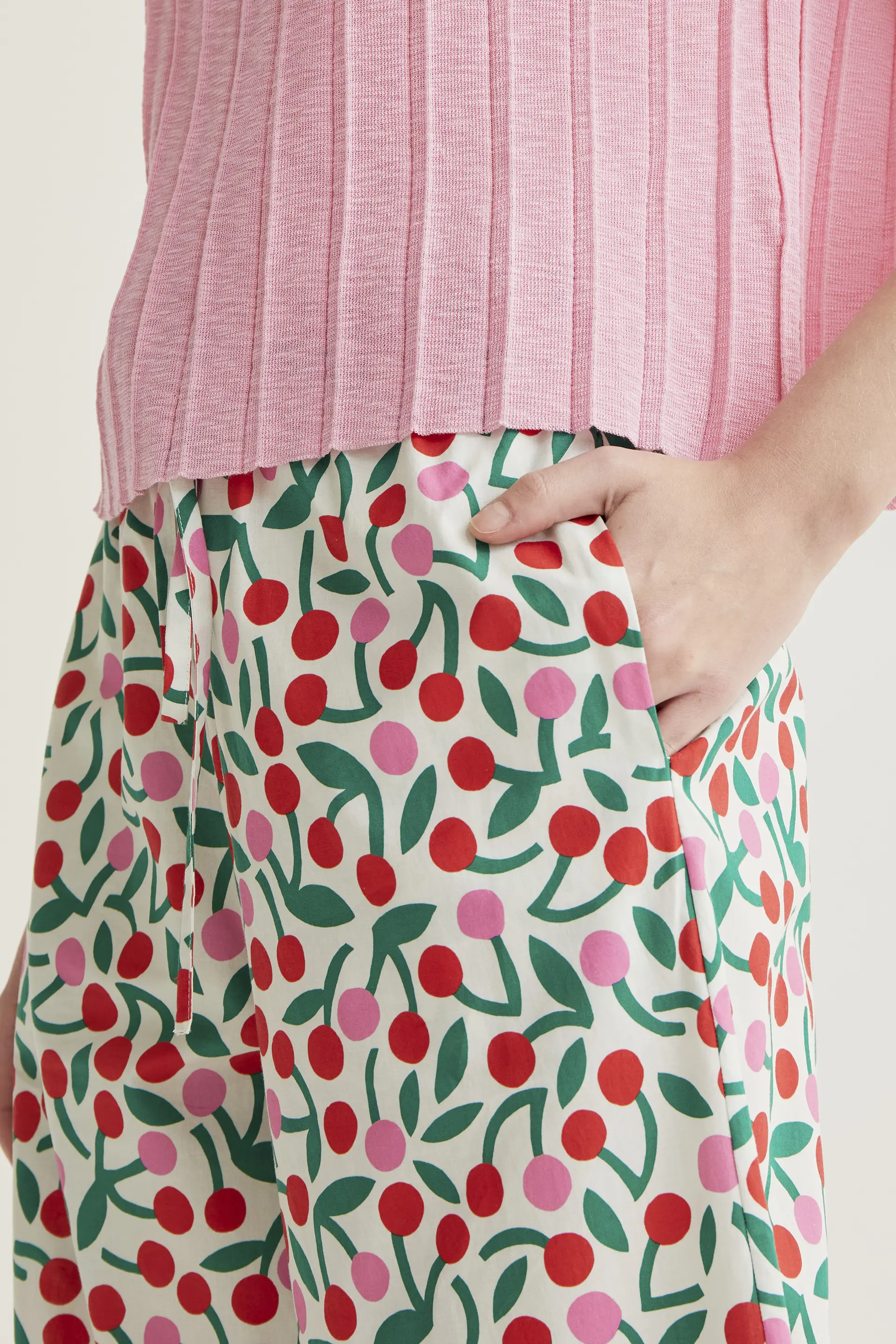 Pantalón 100% algodón con estampado Guinda - Image 4