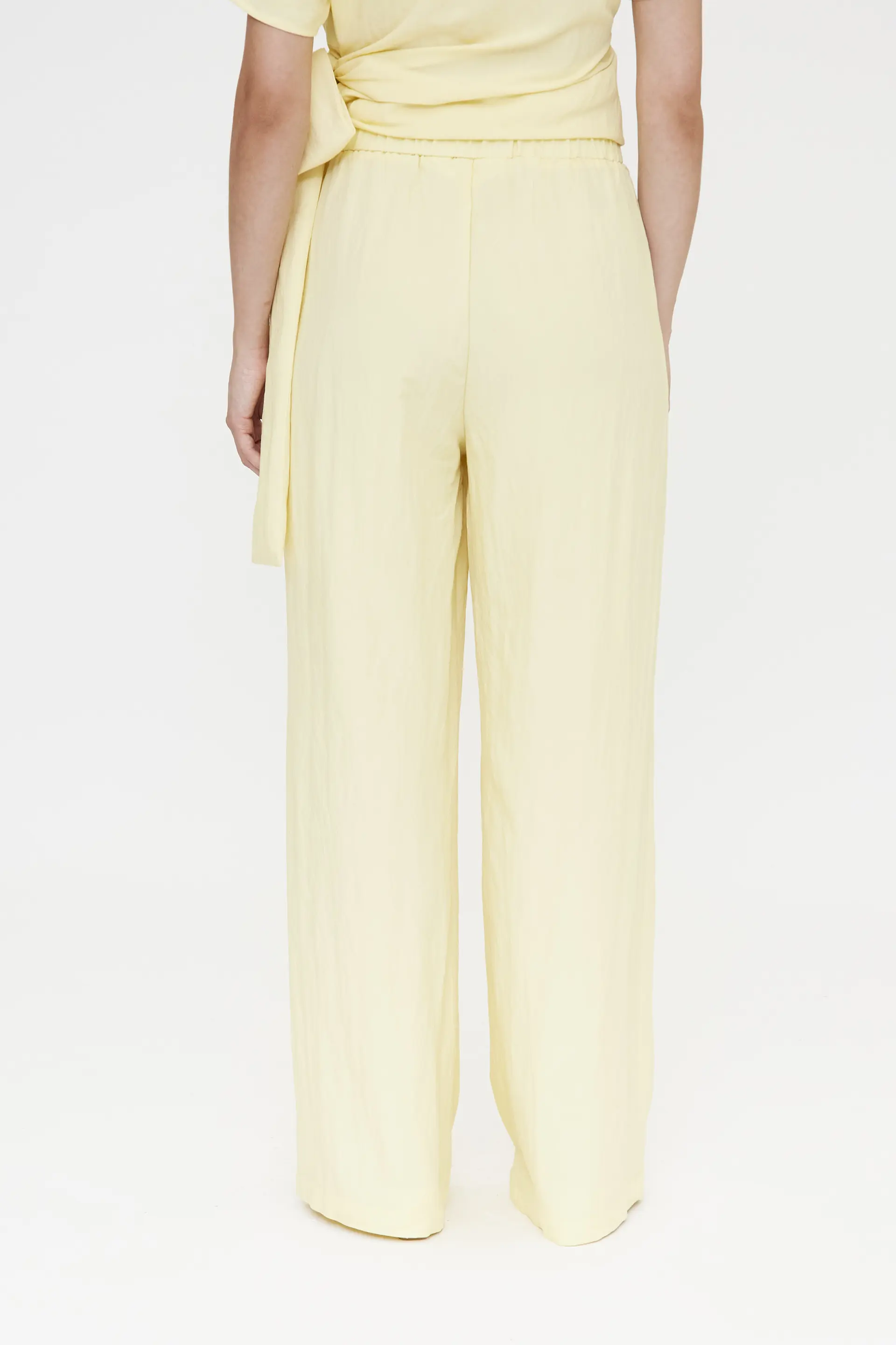 Pantalón amarillo claro fluído - Image 3