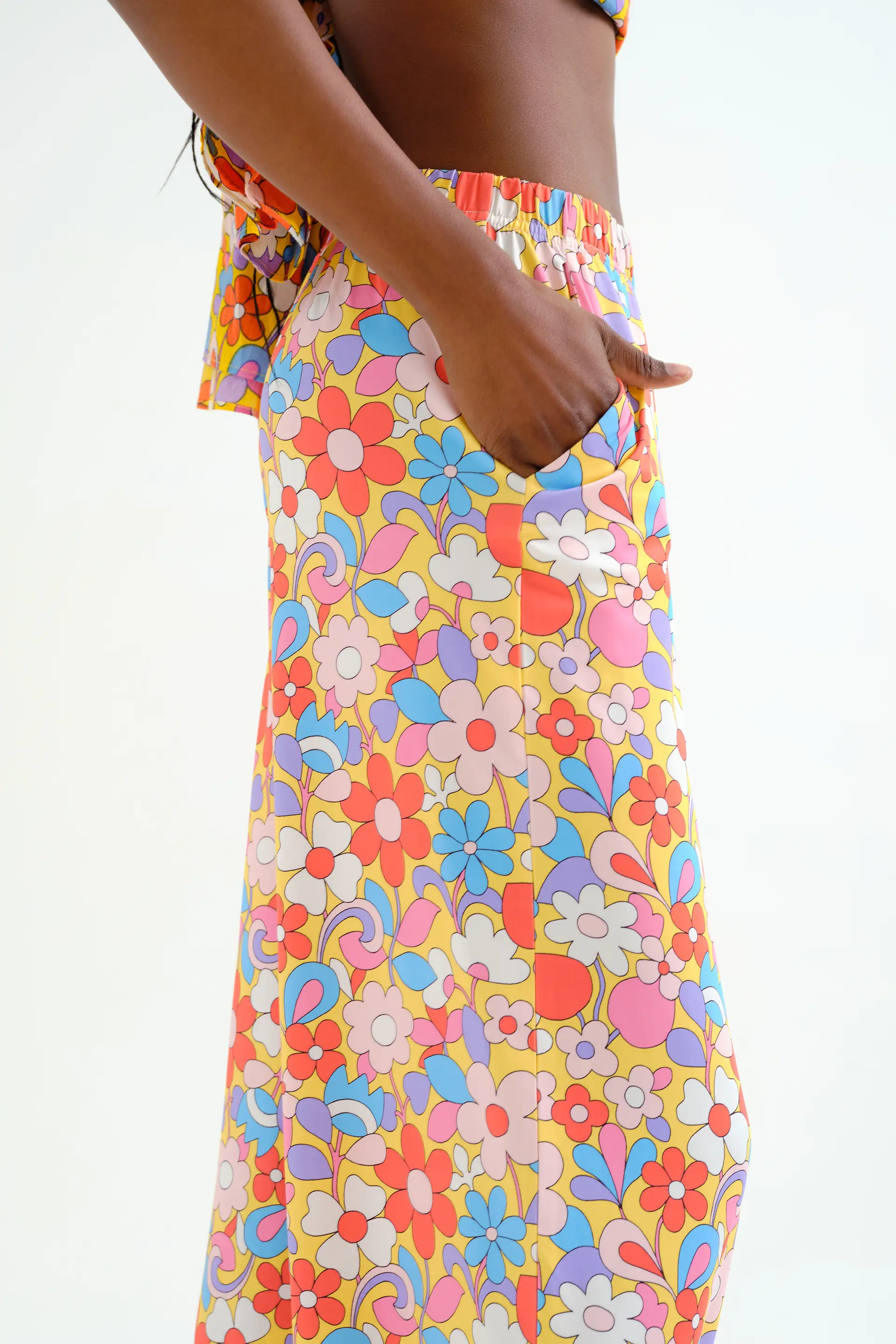 Pantalón con estampado Bloom - Image 4