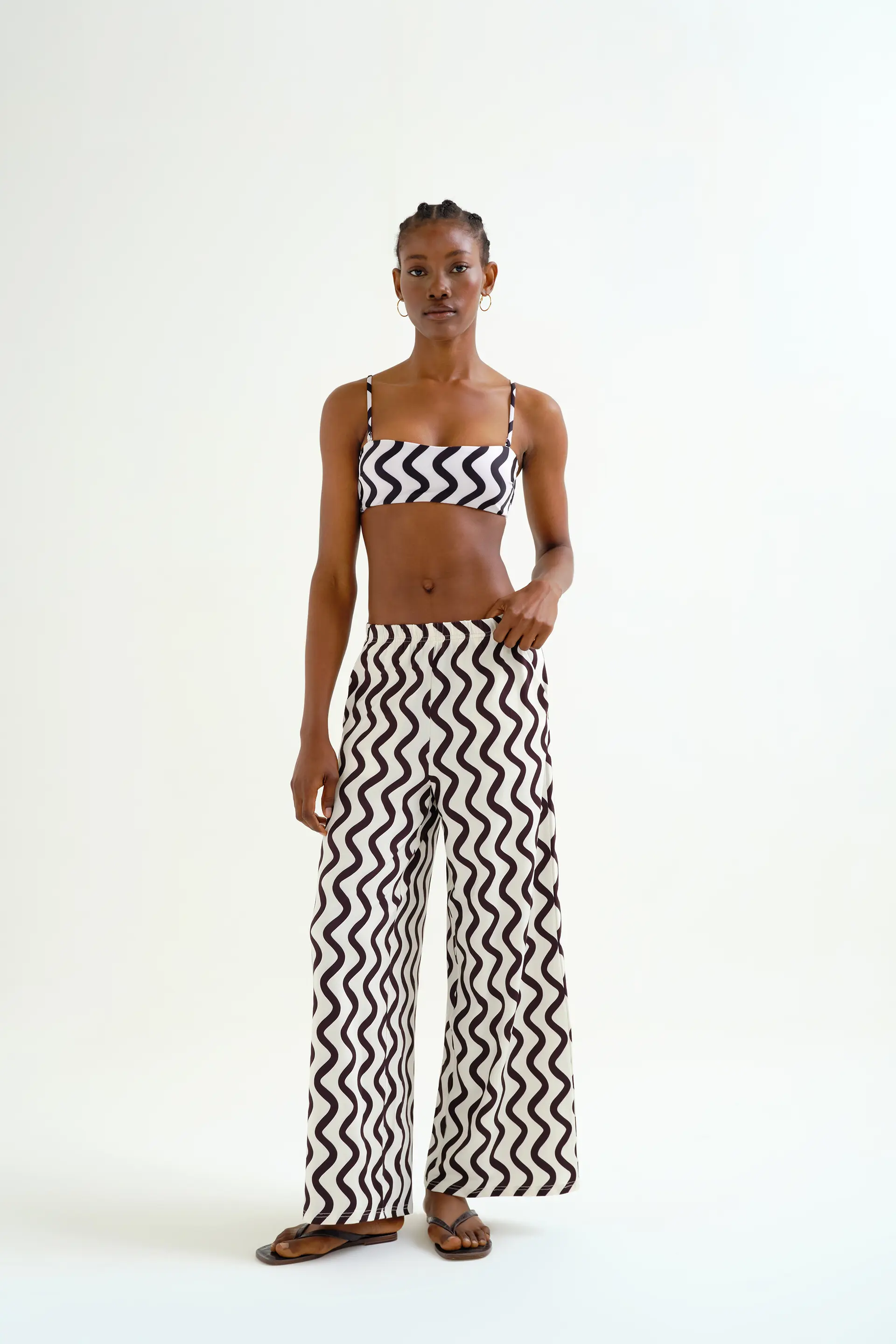 Pantalón con estampado Wave Black & White - Image 6