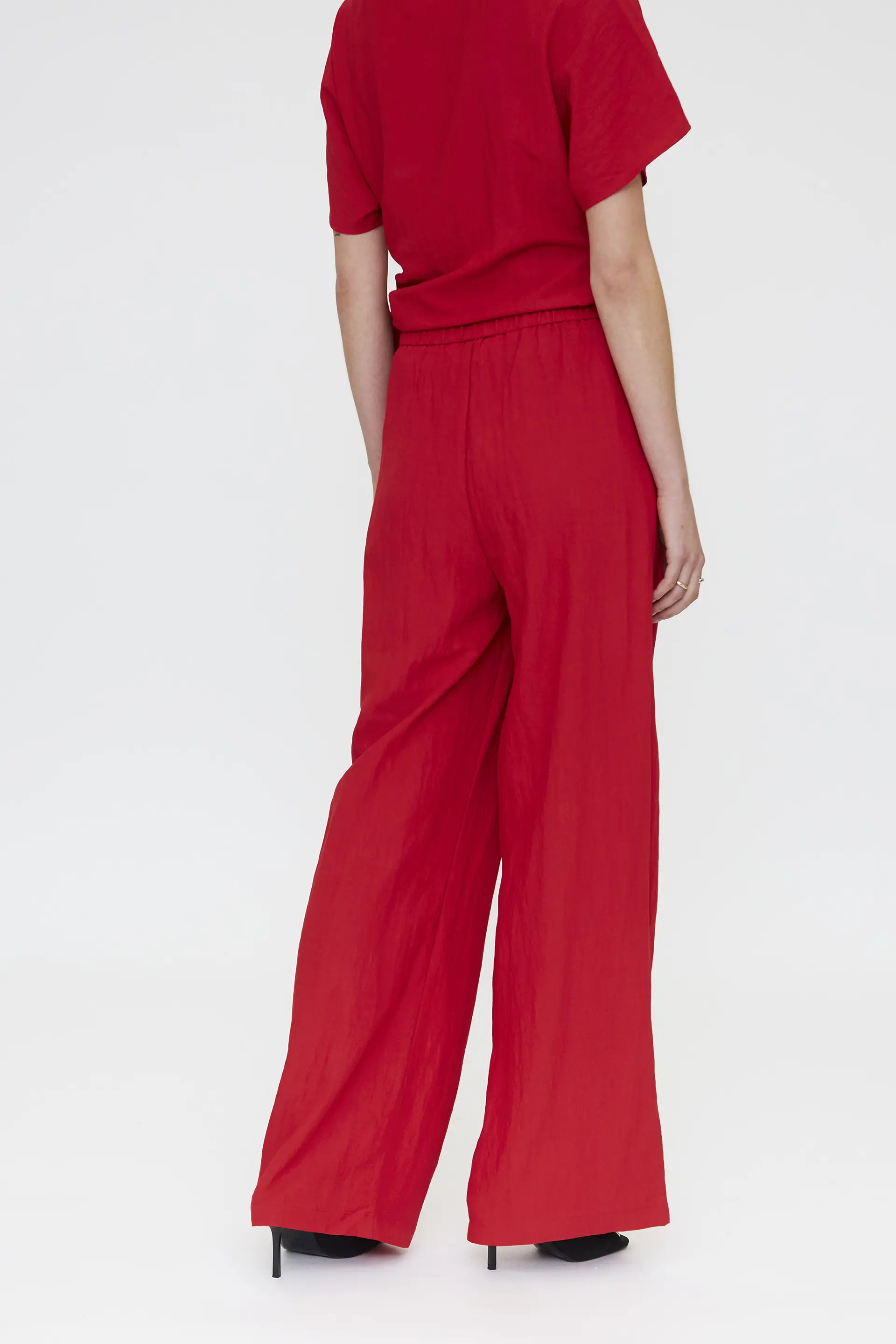 Pantalón fluído rojo - Image 3